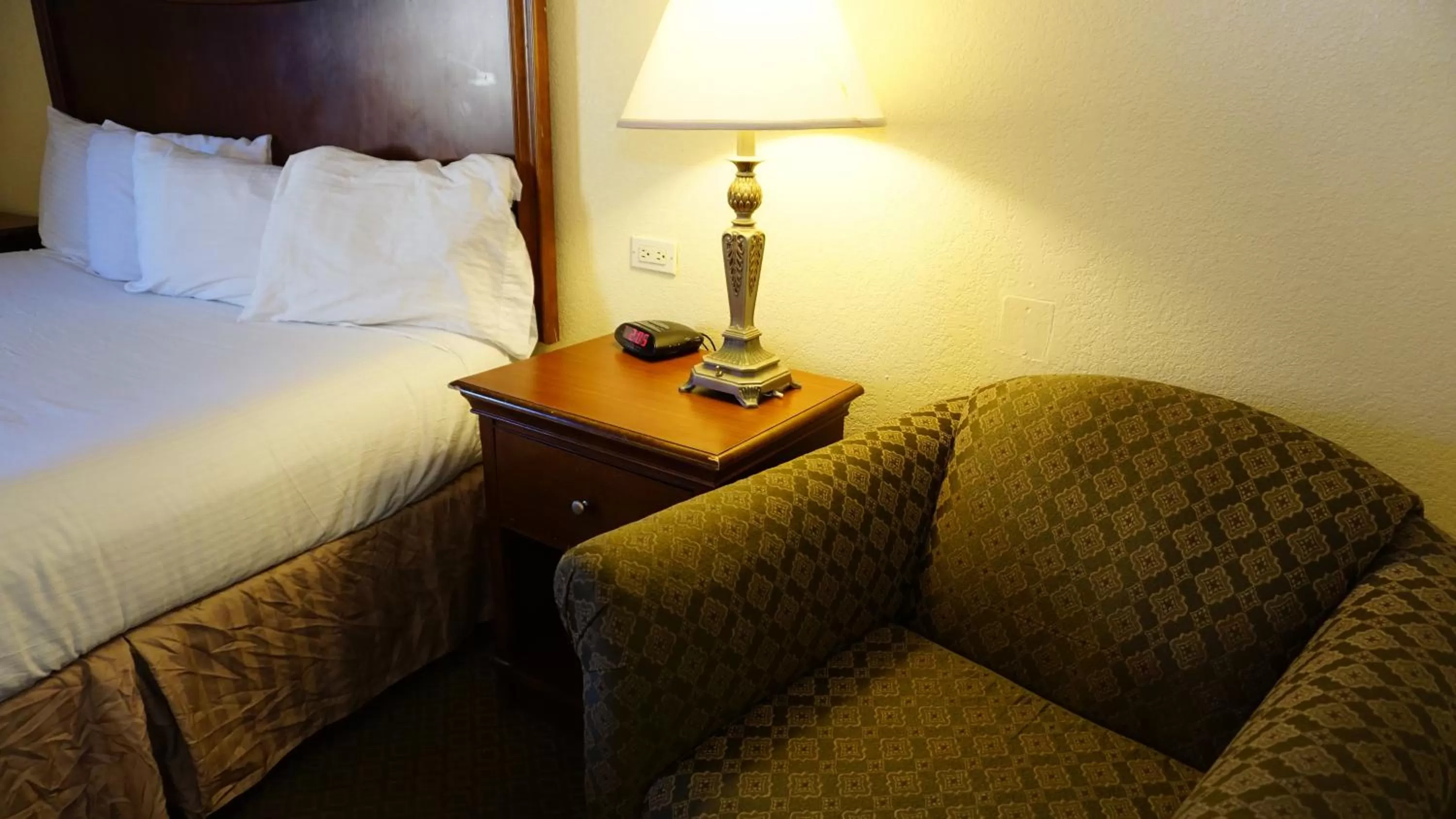 Decorative detail, Bed in Baymont by Wyndham Arlington At Six Flags Dr