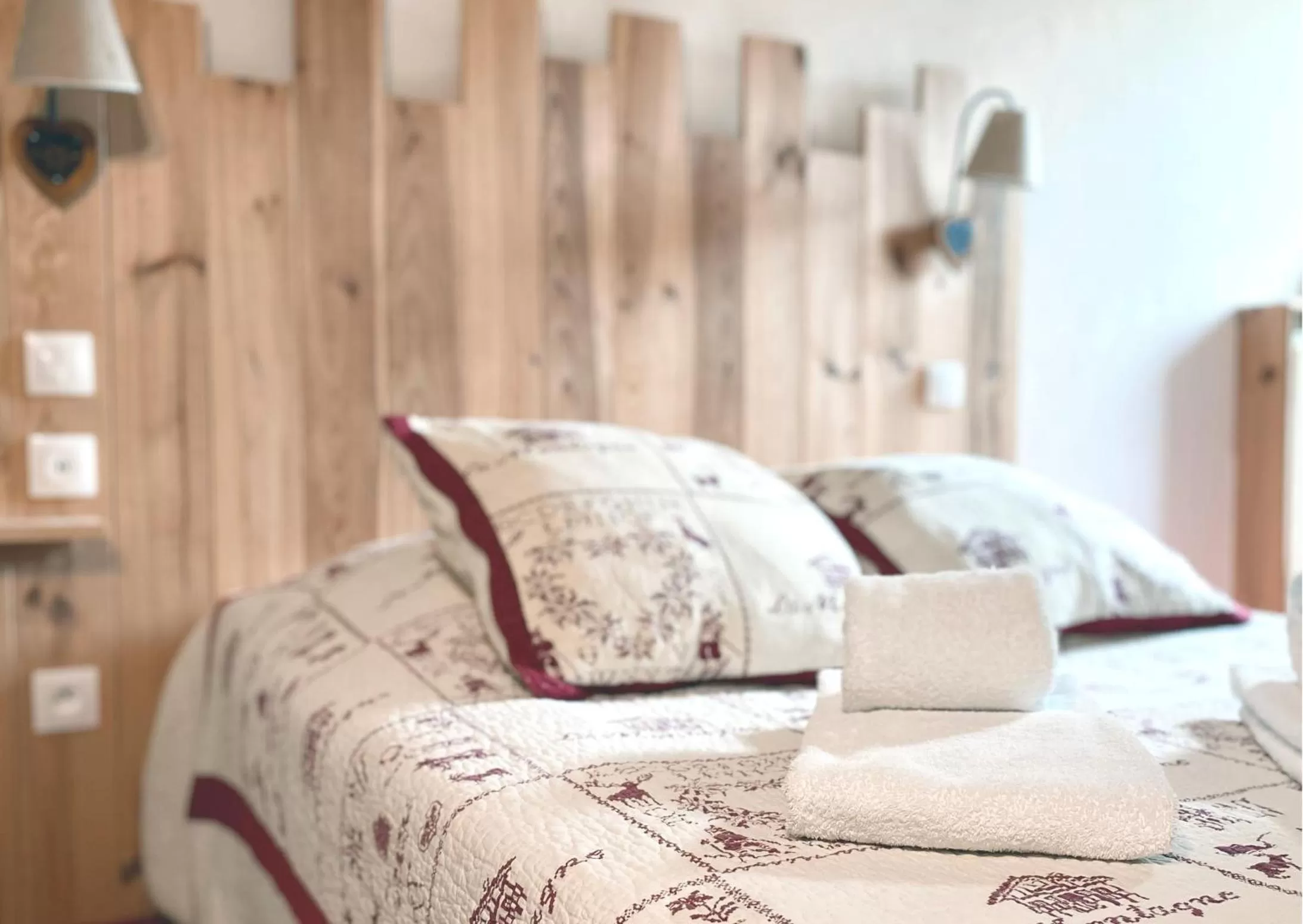 Bedroom in Hôtel Le Dauphin