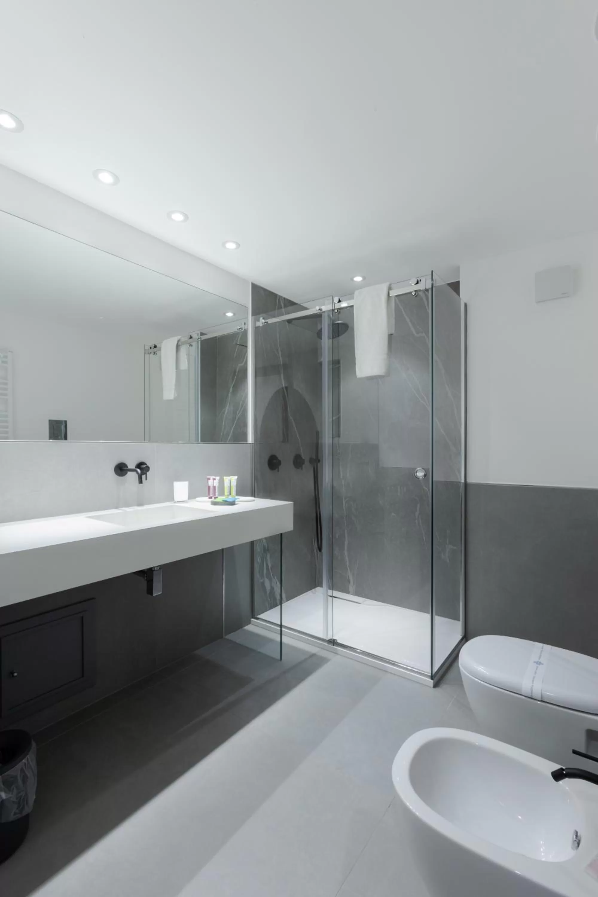 Shower in Suite Palermo Apartment