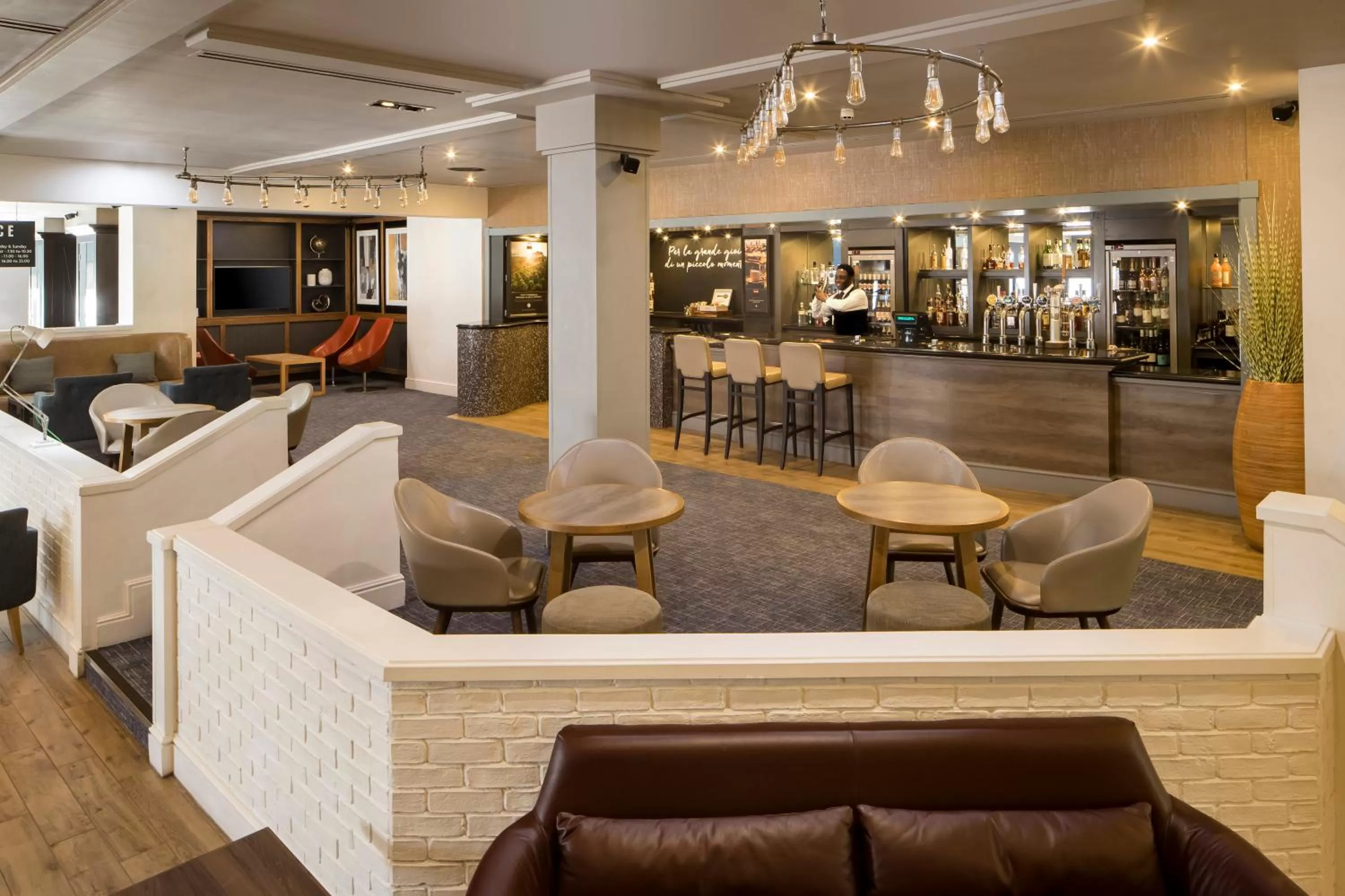 Lounge or bar in Crowne Plaza Solihull by IHG