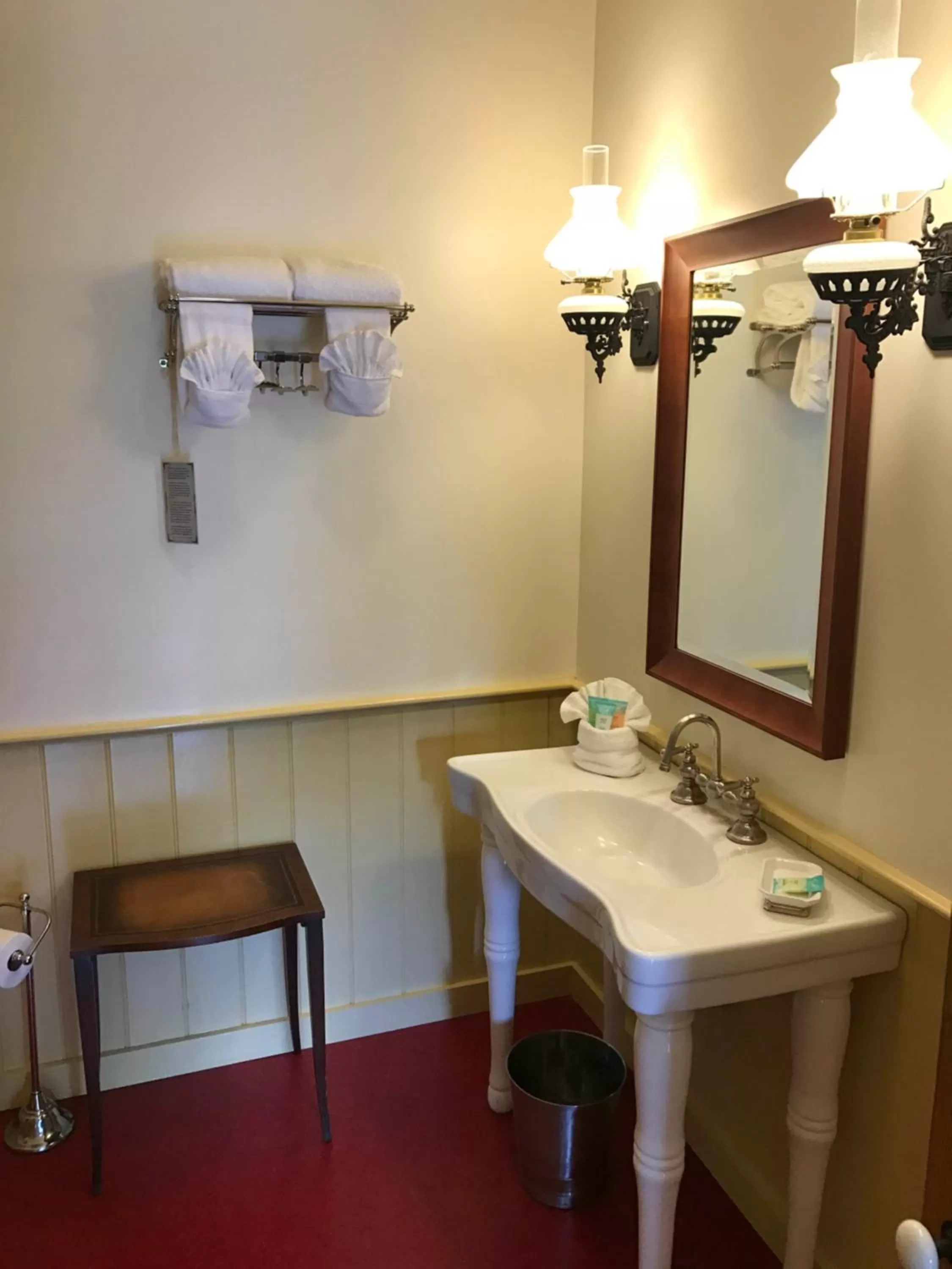 Bathroom in Cosmopolitan Hotel