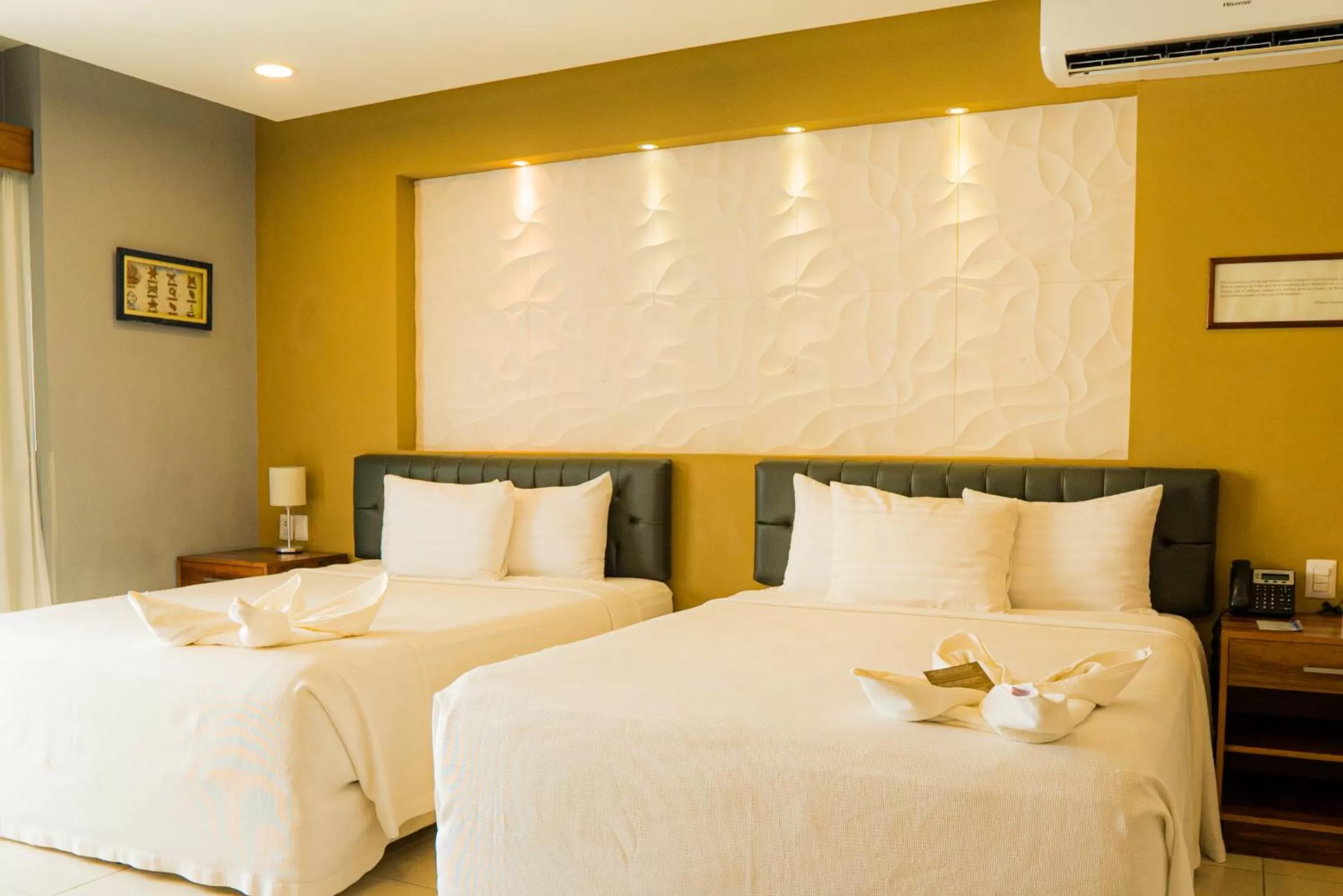 Photo of the whole room, Bed in Hotel Clipperton