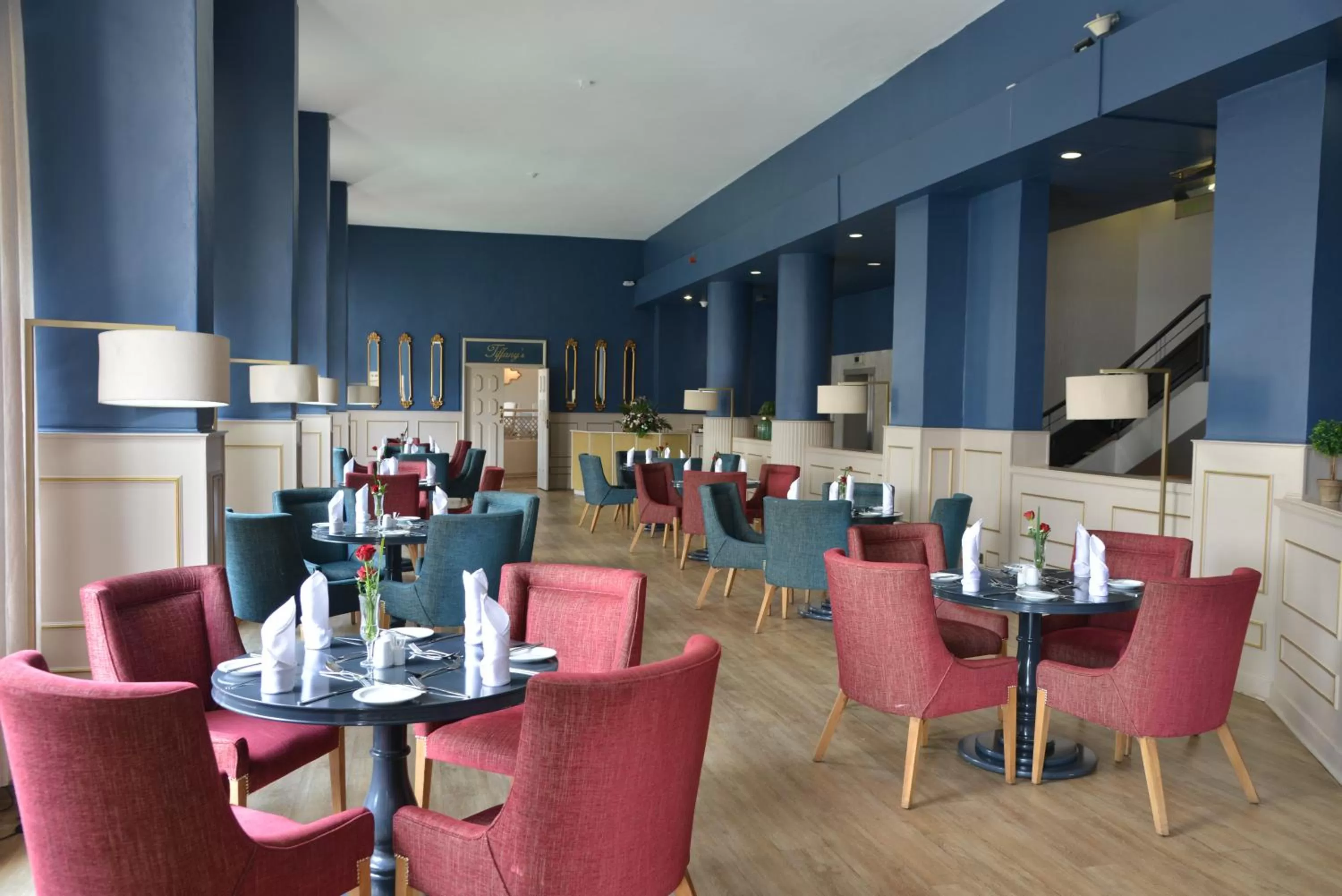 Lounge or bar in Cresta Jameson Hotel