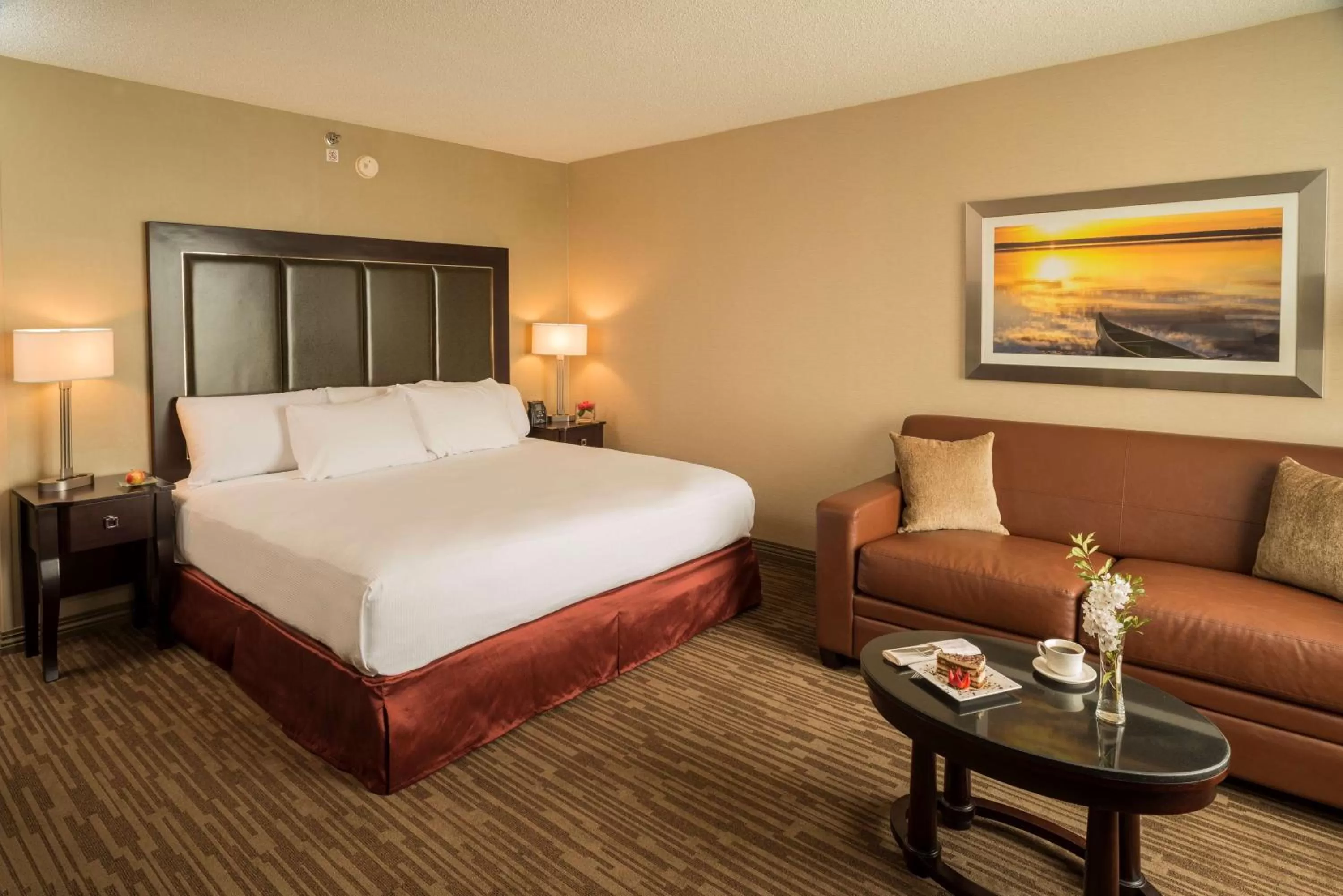 Bed in DoubleTree by Hilton Raleigh Durham Airport at Research Triangle Park