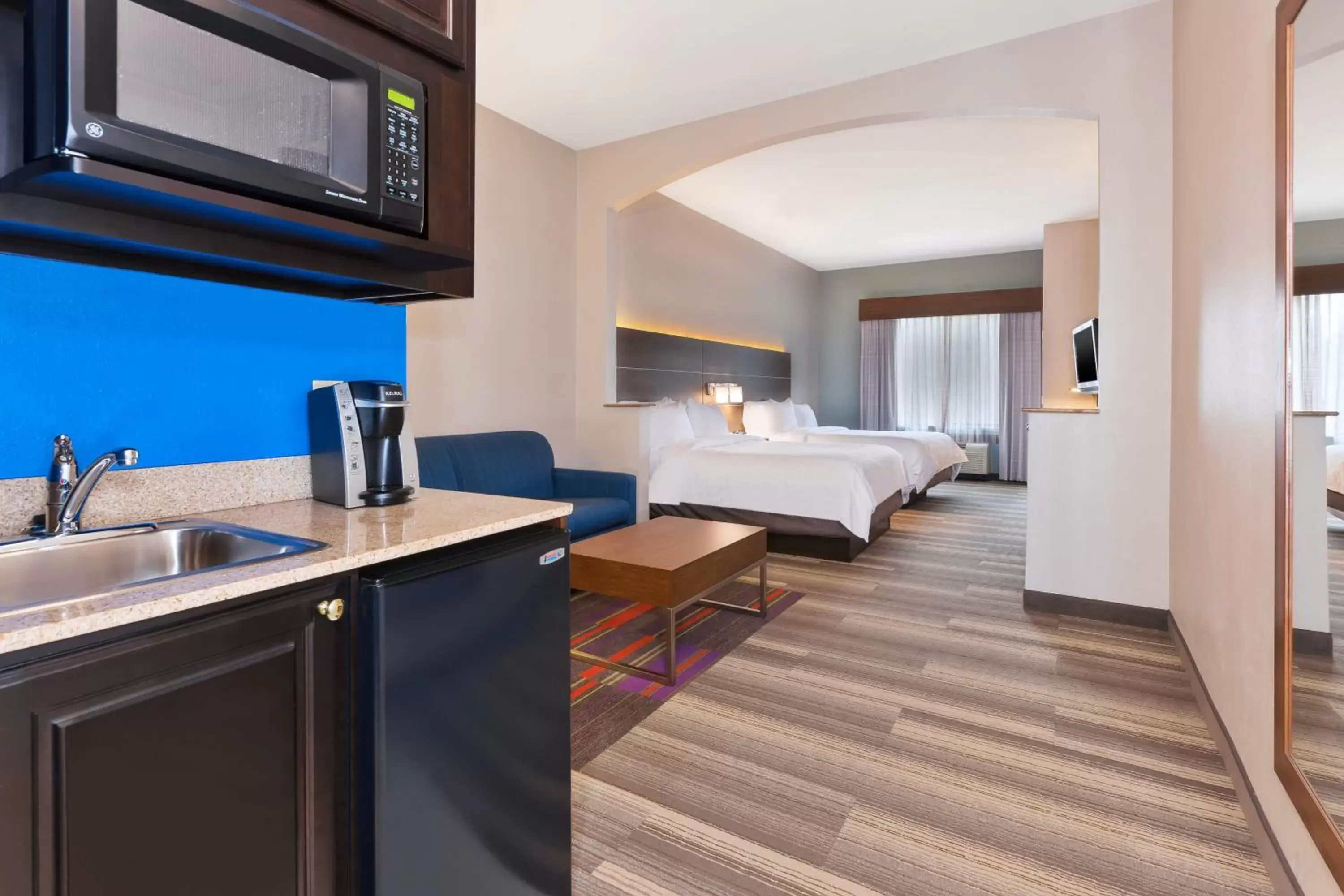 Suite with Two Beds - Non-Smoking in Holiday Inn Express Hotel & Suites Warminster-Horsham, an IHG Hotel Suite with Two Beds - Non-Smoking in Holiday Inn Express Hotel & Suites Warminster-Horsham, an IHG Hotel