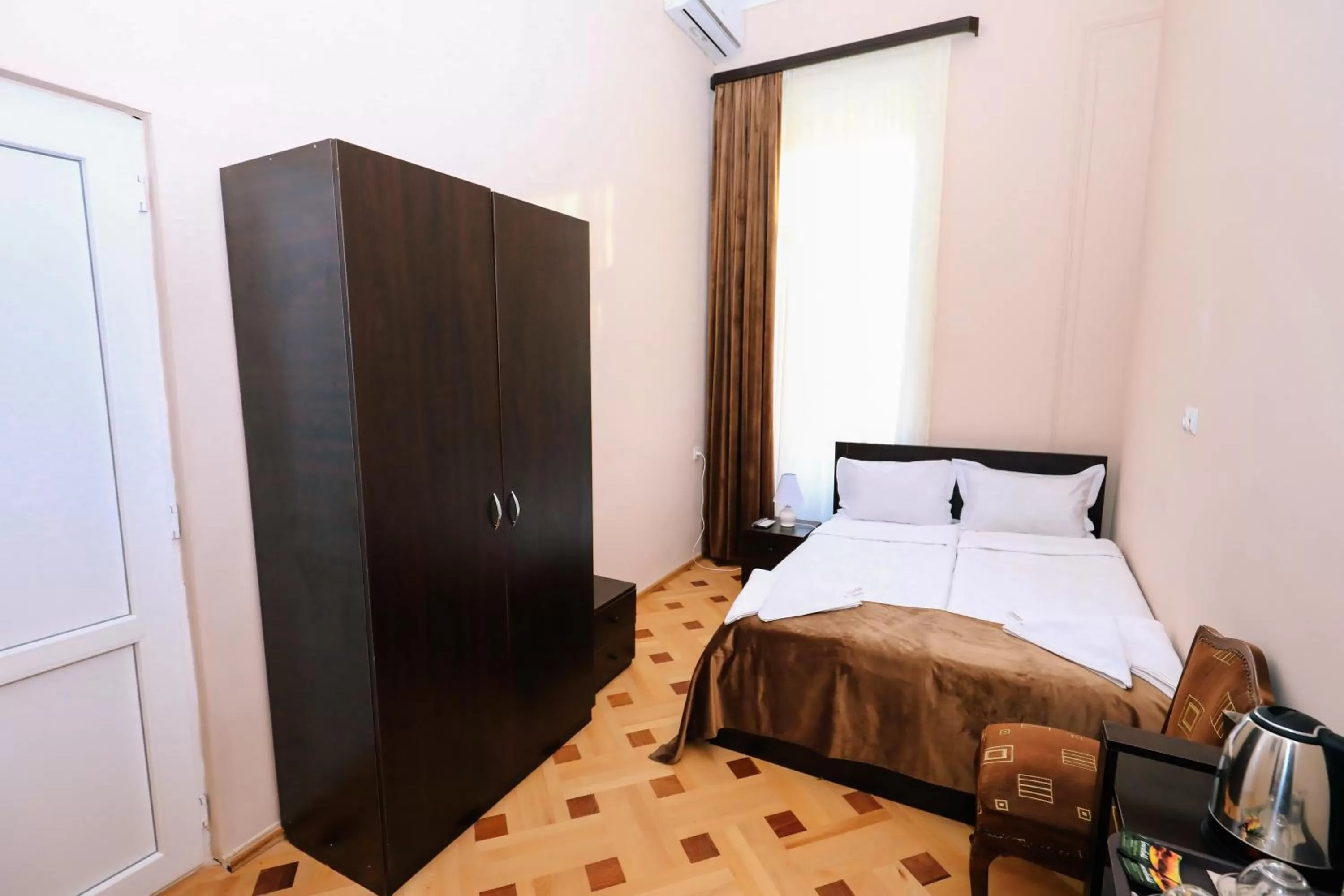 Bed in Tamarisi Old Tbilisi