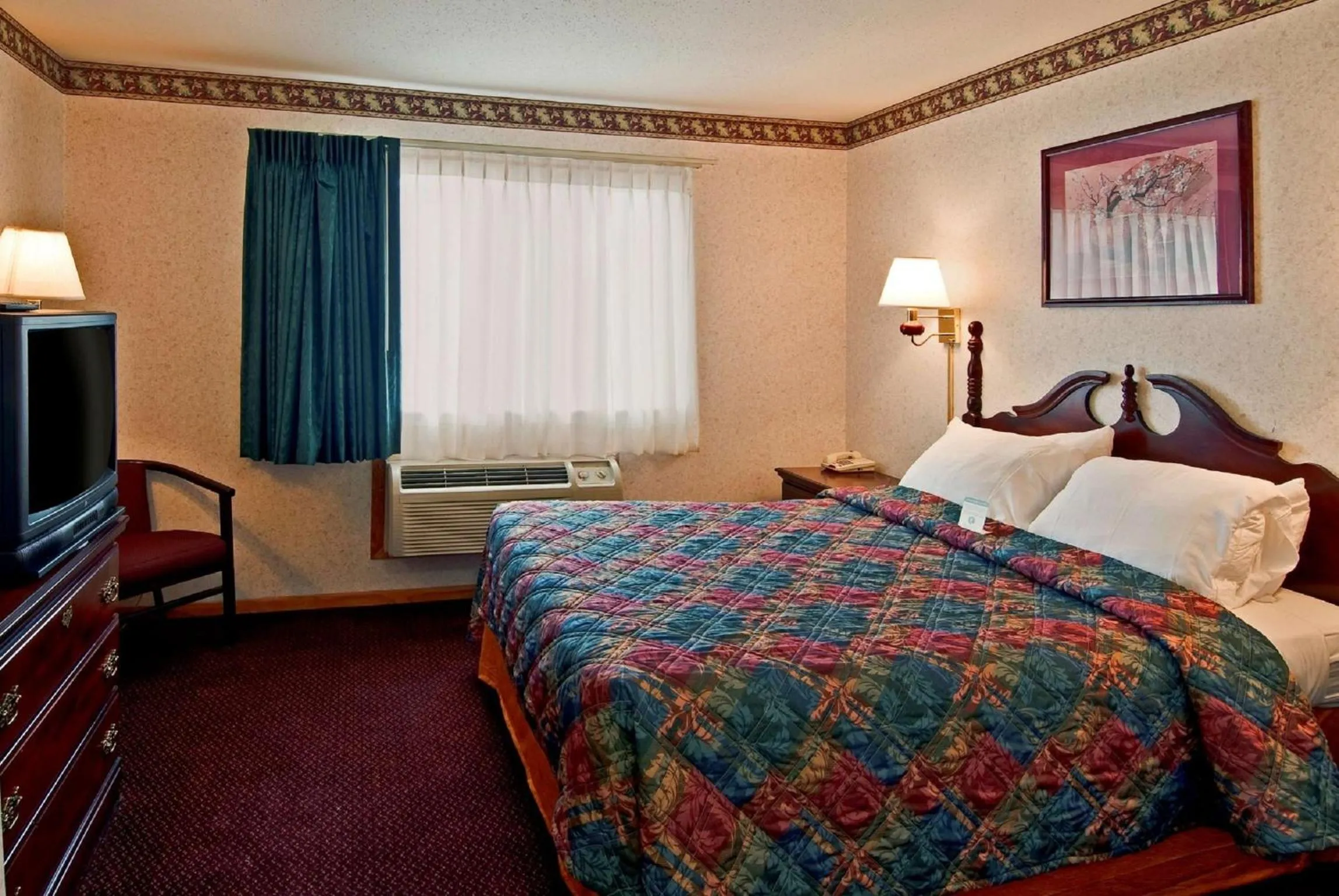 Bedroom, Bed in Americas Best Value Inn Waukegan