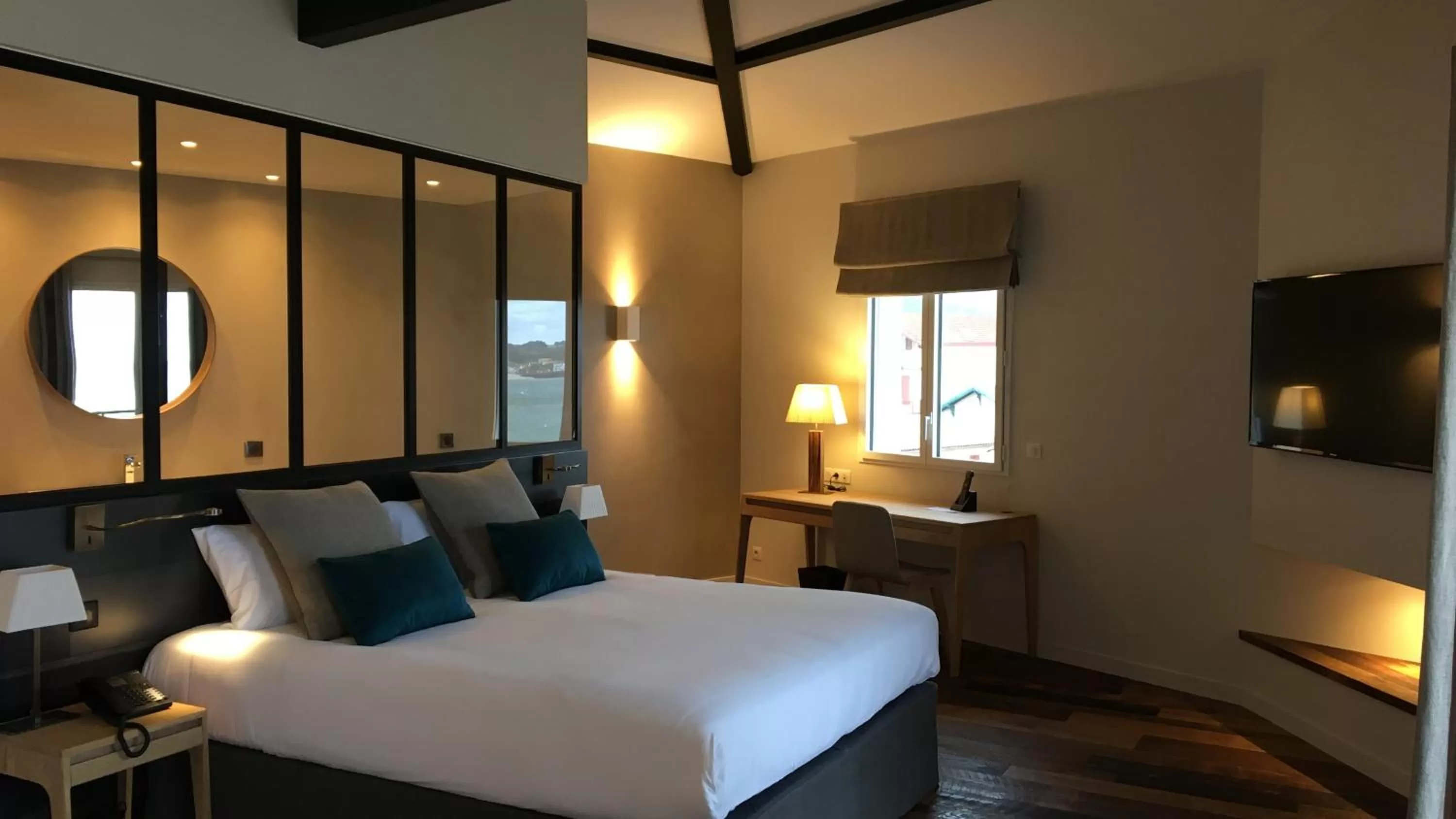 Bedroom, Bed in Hôtel de la Plage - Saint Jean de Luz