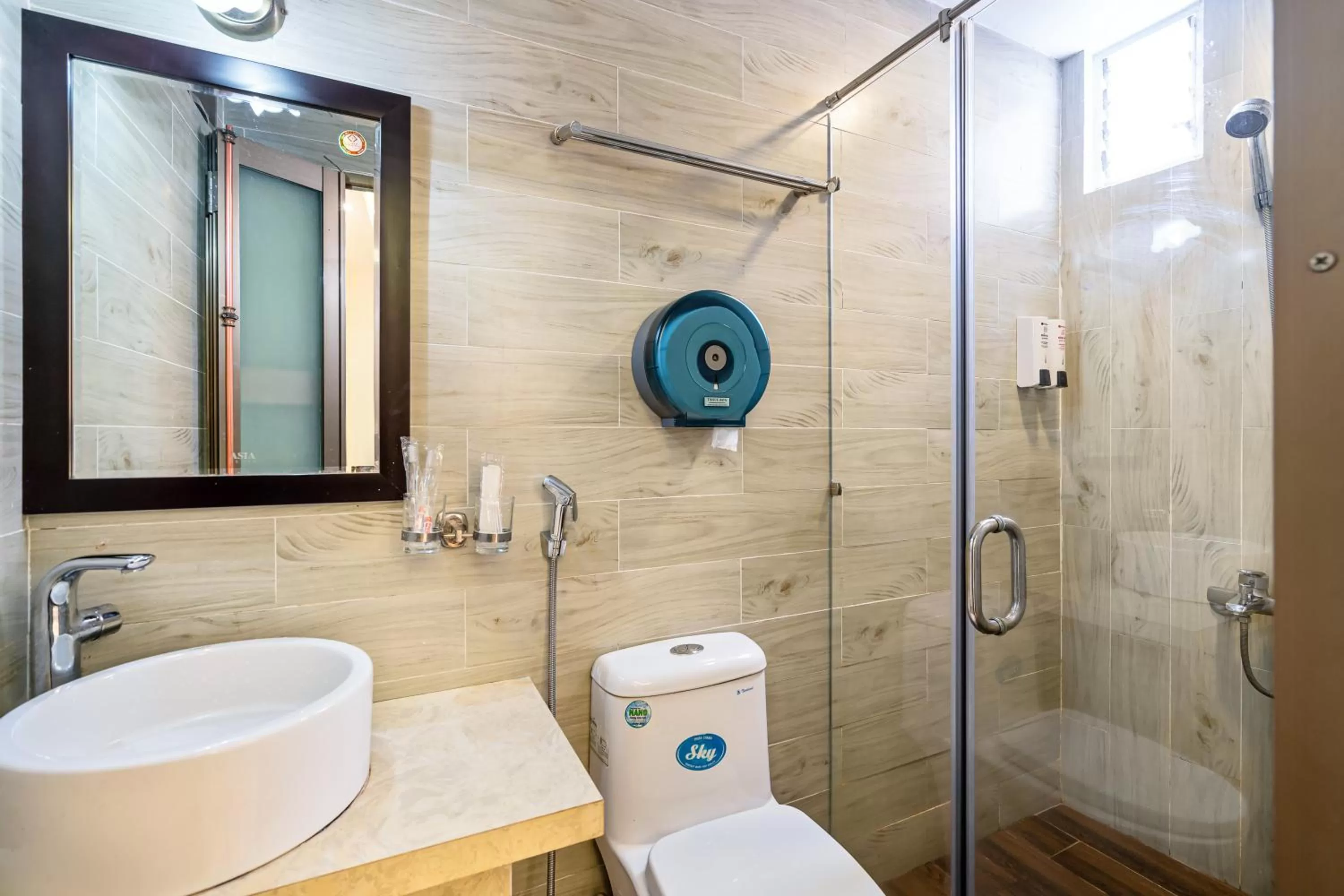 Bathroom in Lotus Laverne Hotel