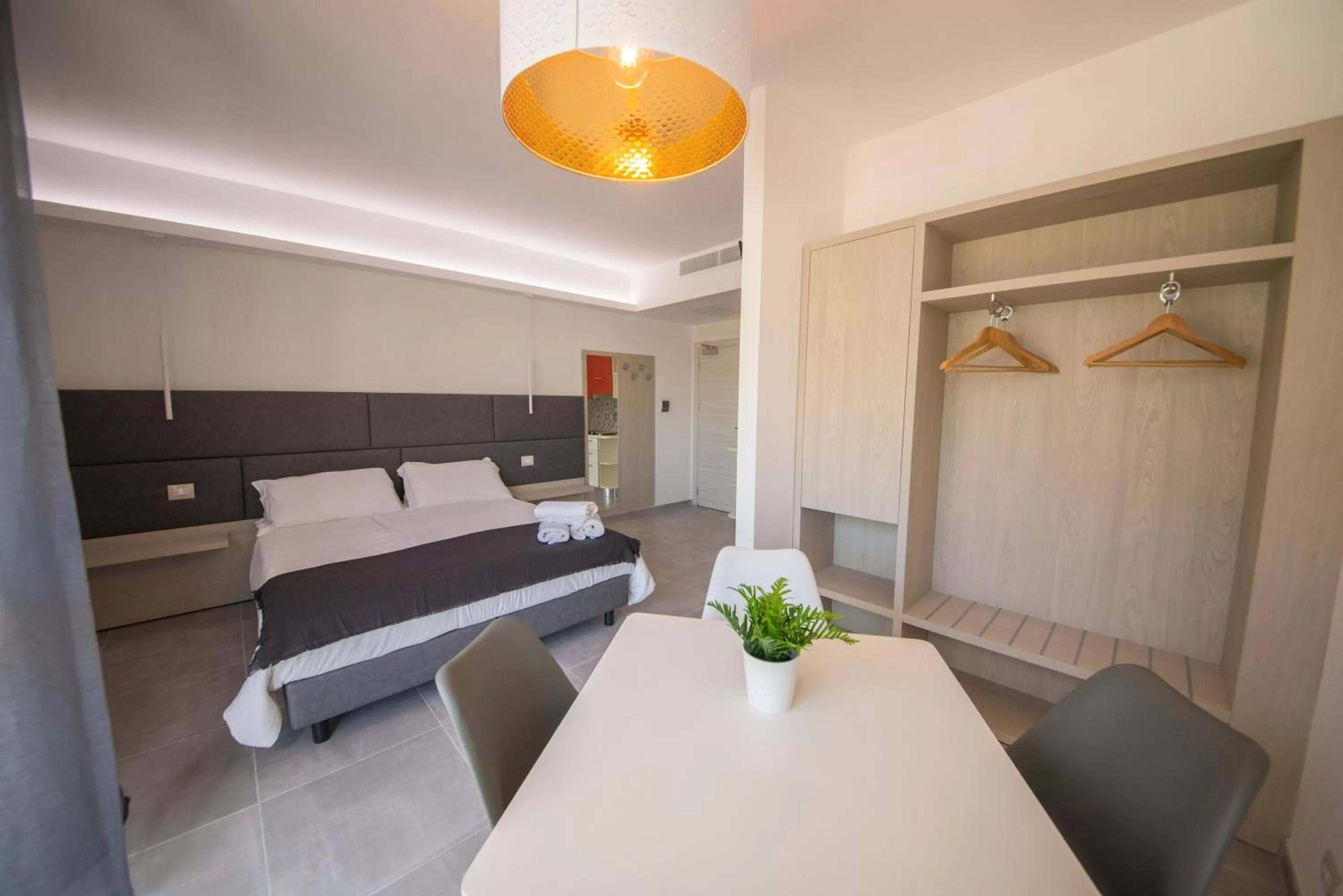 Photo of the whole room, Bed in Residence Cristine