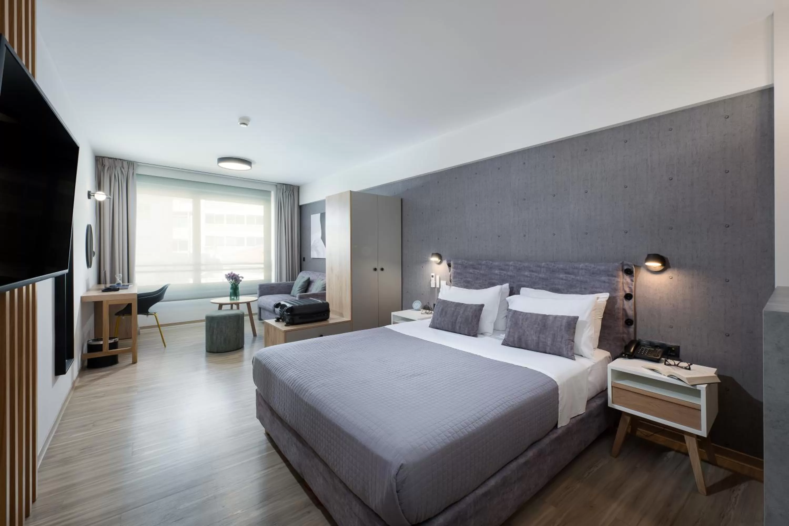 Photo of the whole room, Bed in Enattica Suites