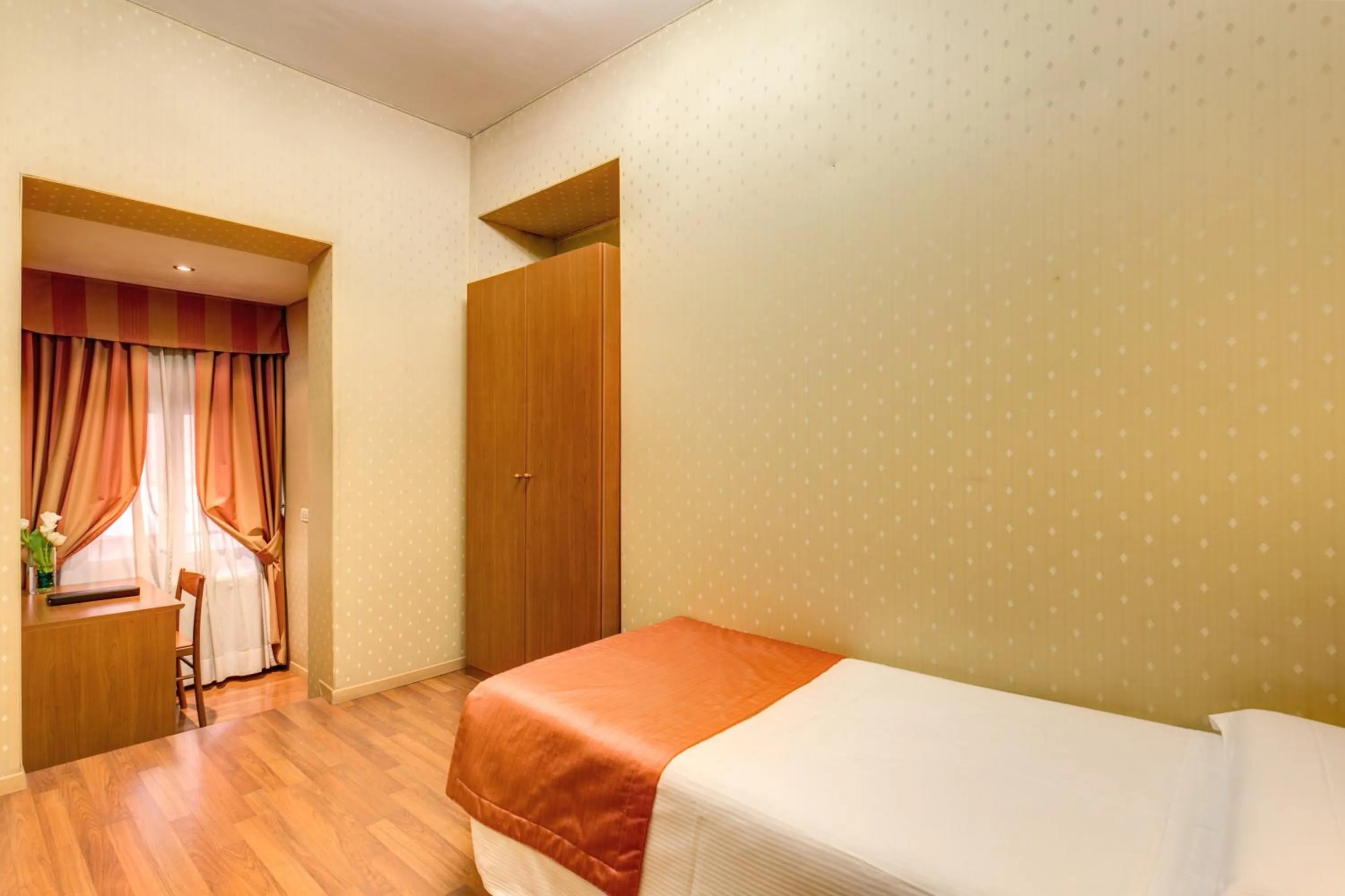Bedroom, Bed in Flower Garden Hotel