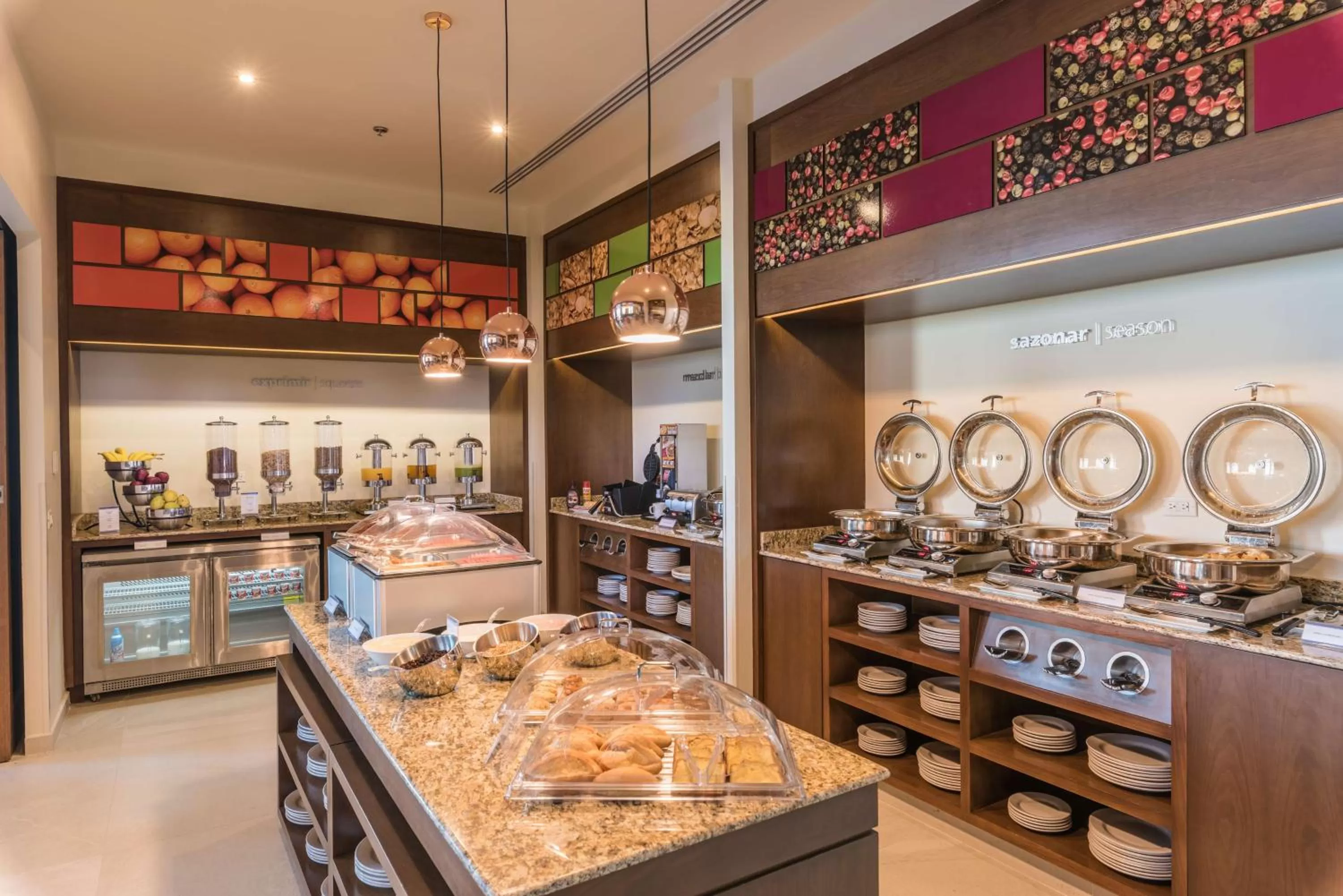 Dining area in Hampton Inn & Suites by Hilton Salamanca Bajio