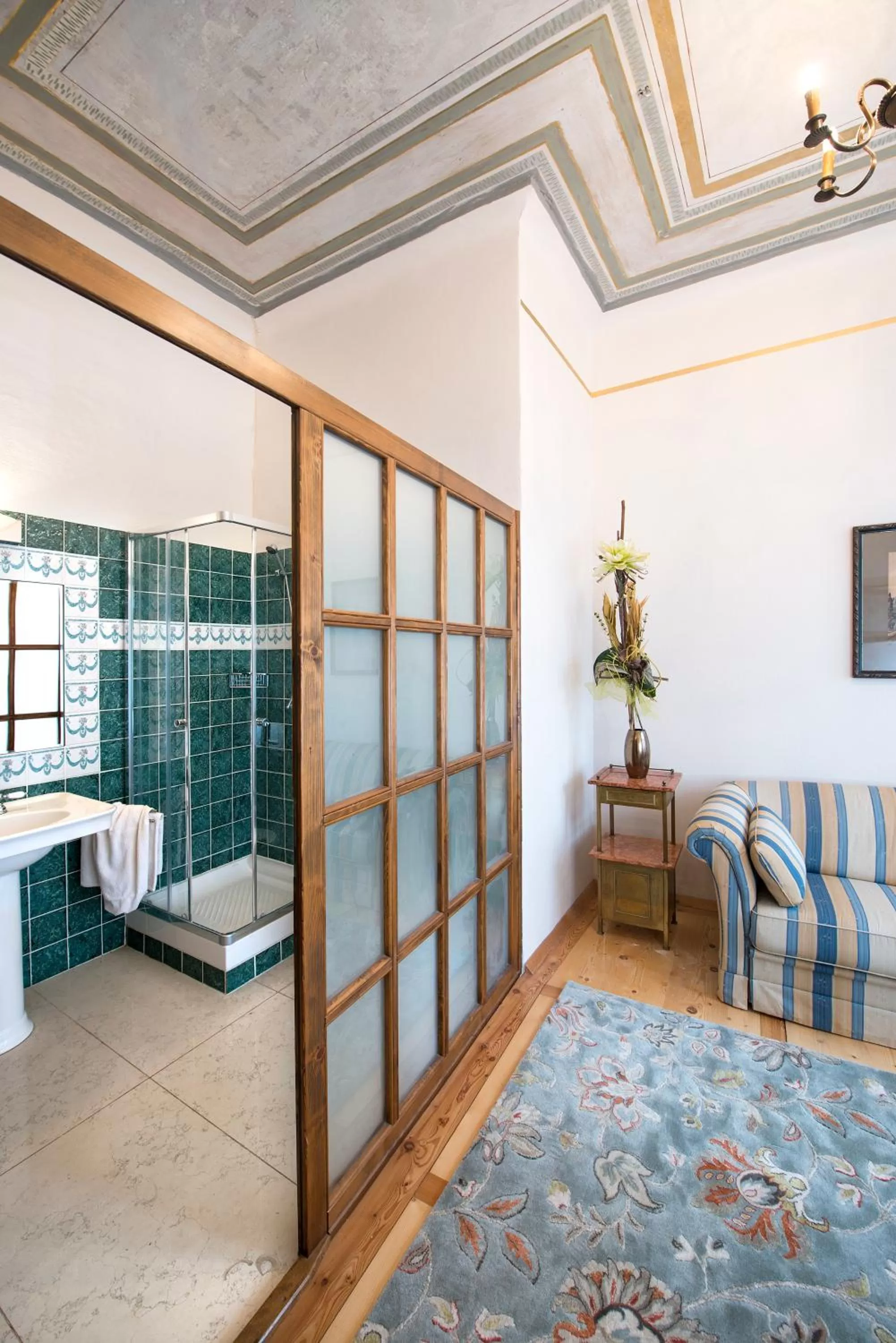 Bathroom, Bed in Chateau GrandCastle