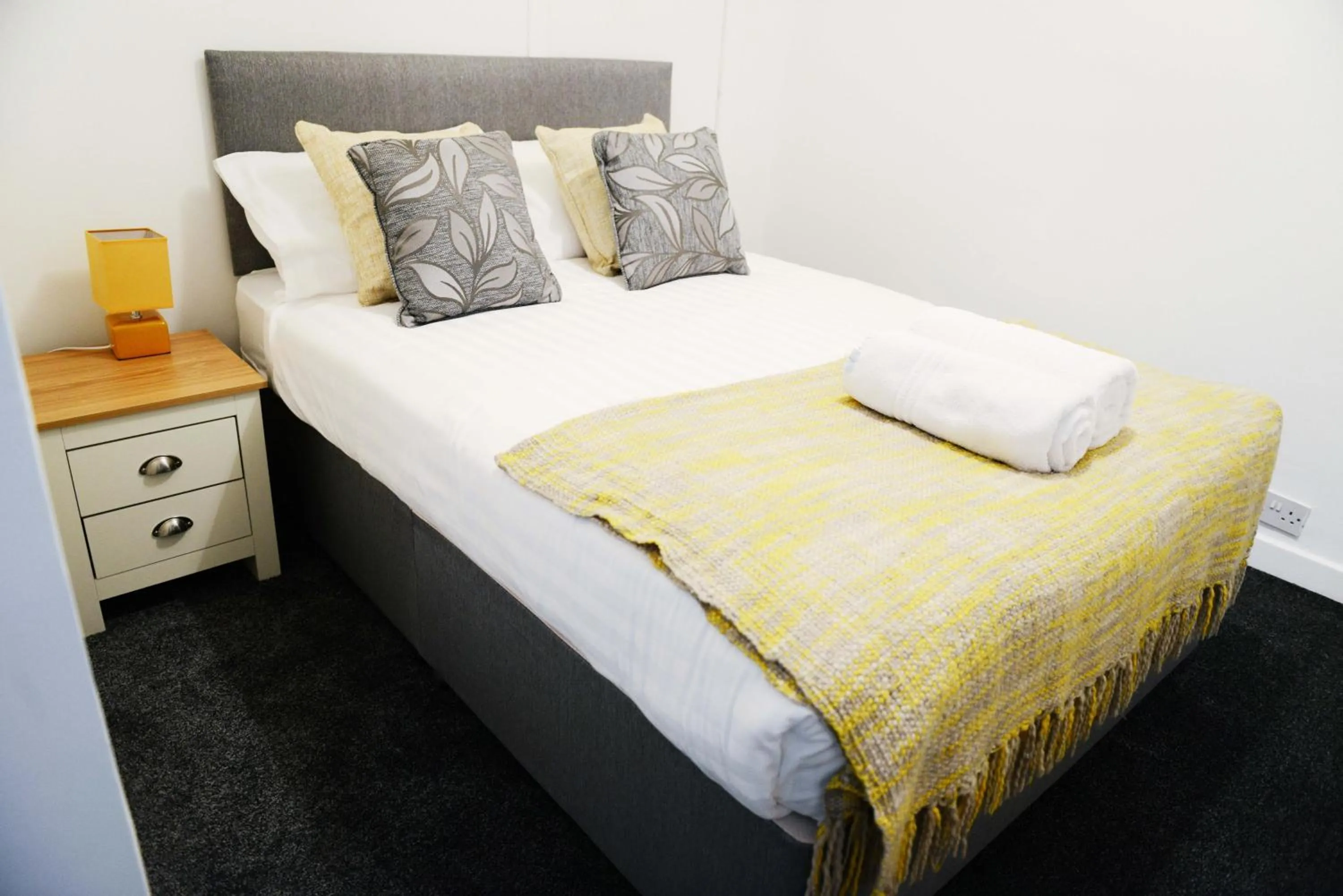 Bedroom, Bed in Bridle Lodge Apartments