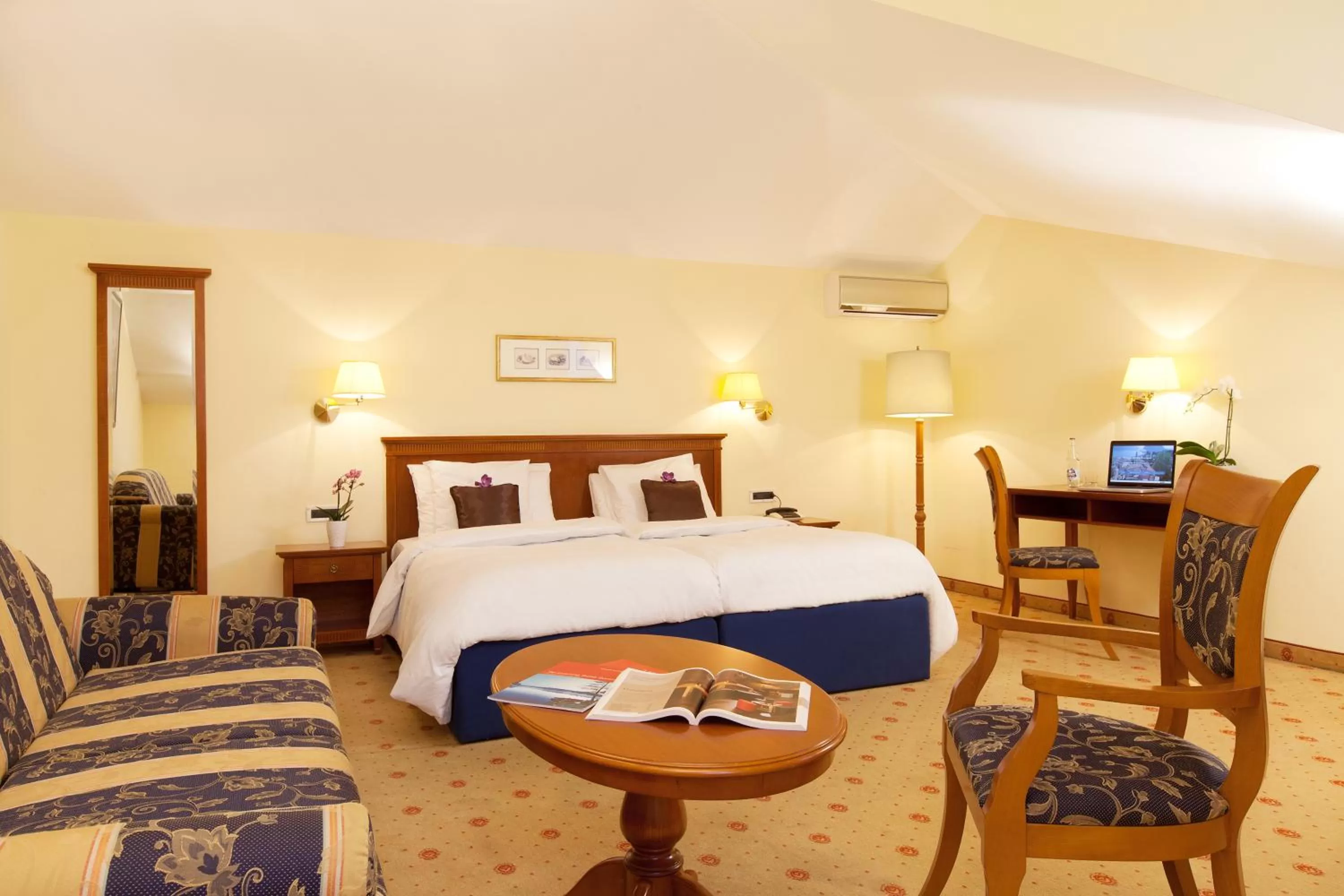 Living room, Bed in Hotel Federale