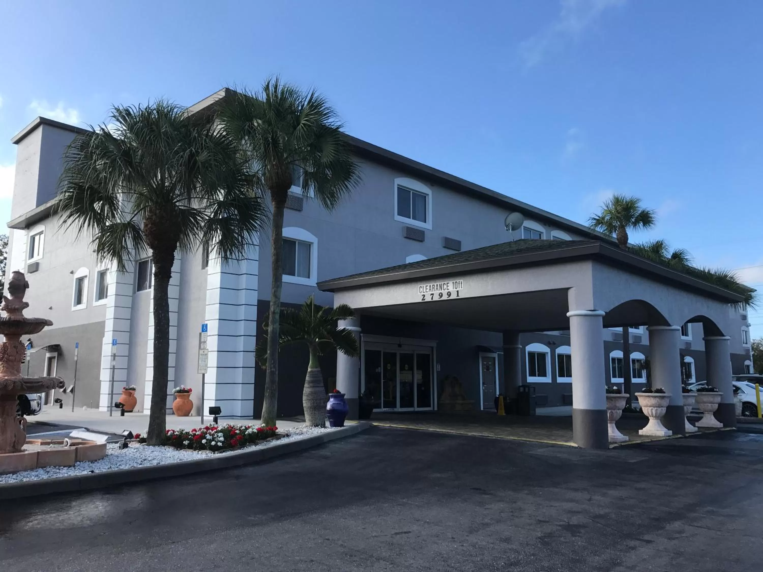 Facade/entrance in Days Inn & Suites by Wyndham Bonita Springs North Naples