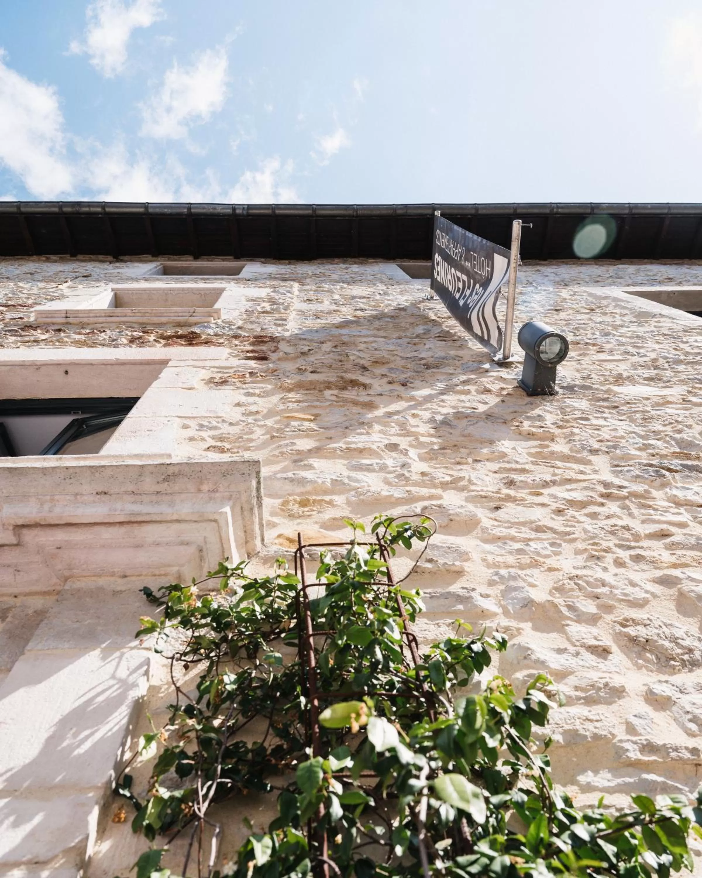 Property building in Urban Style HOTEL LES FLEURINES