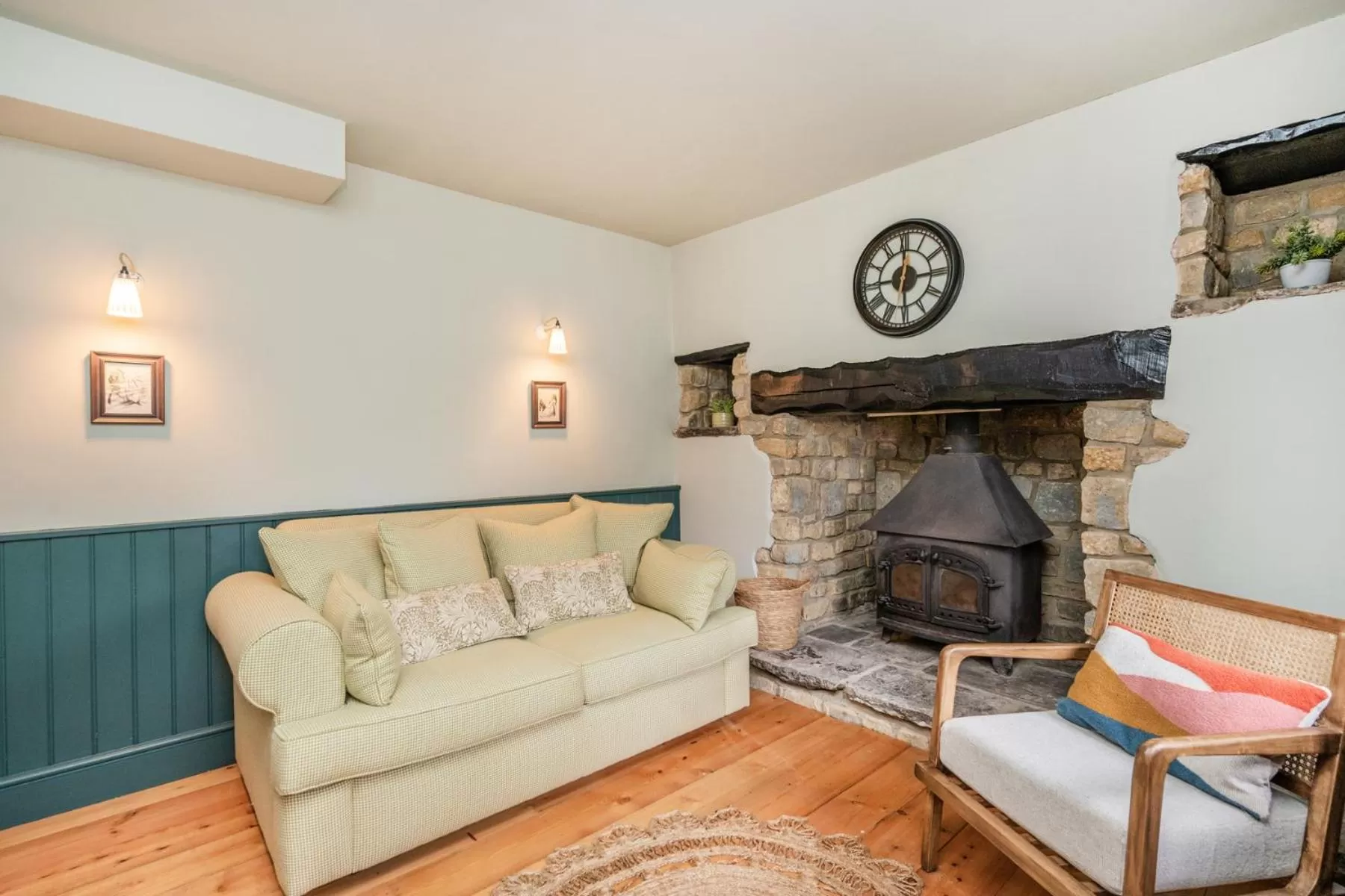 Living room in The Queens Chew Magna