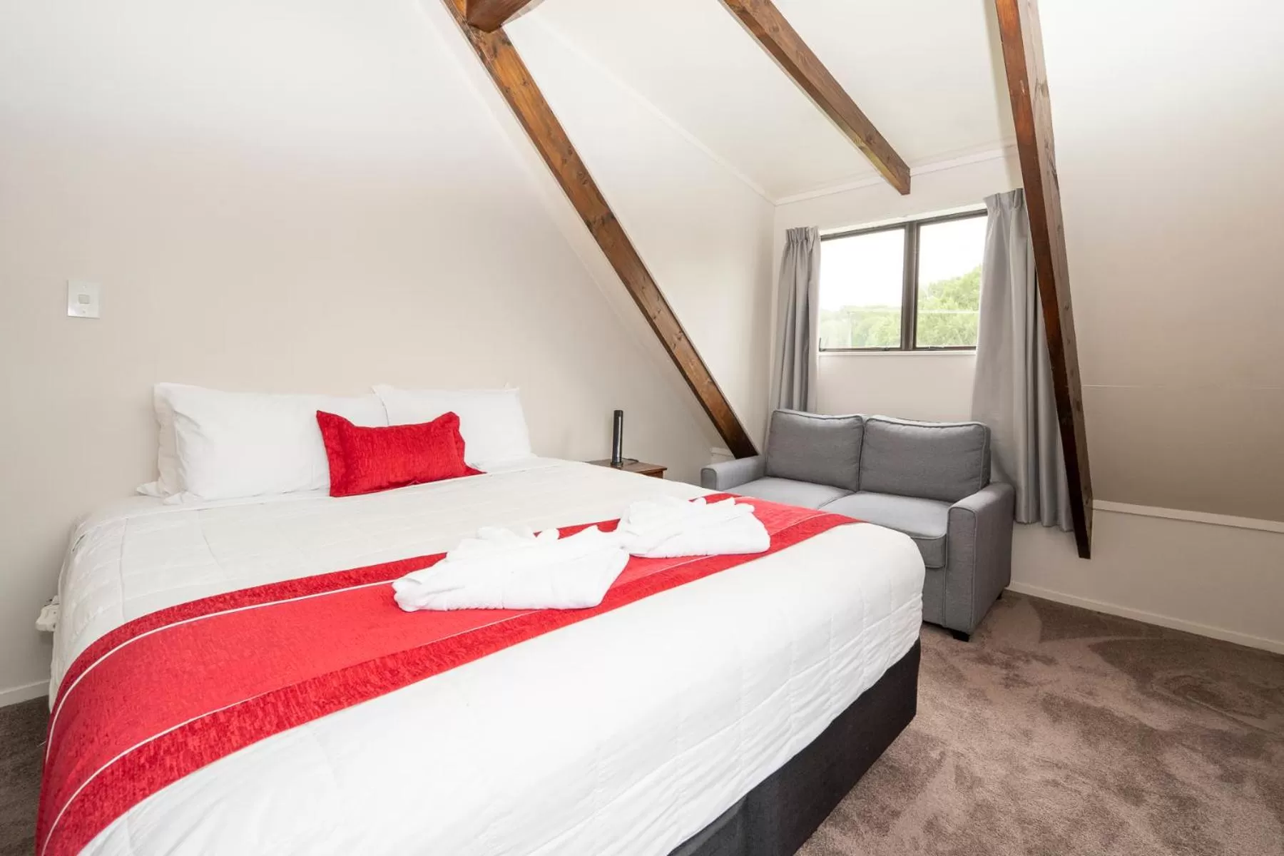 Bed in Tudor Park Motel Spacious with kitchens 1 minute walk to restaurant and shopping centre and Gisborne Hospital