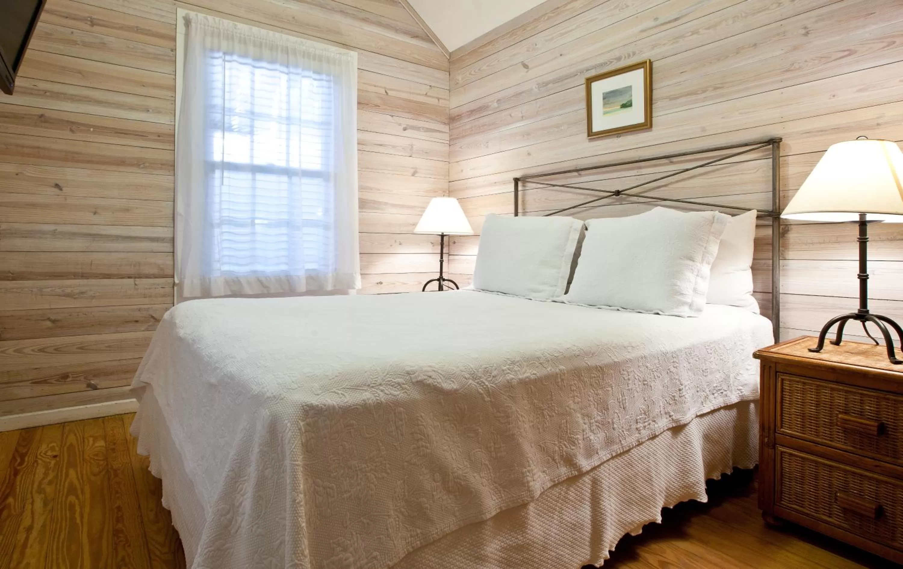 Bedroom, Bed in Island City House