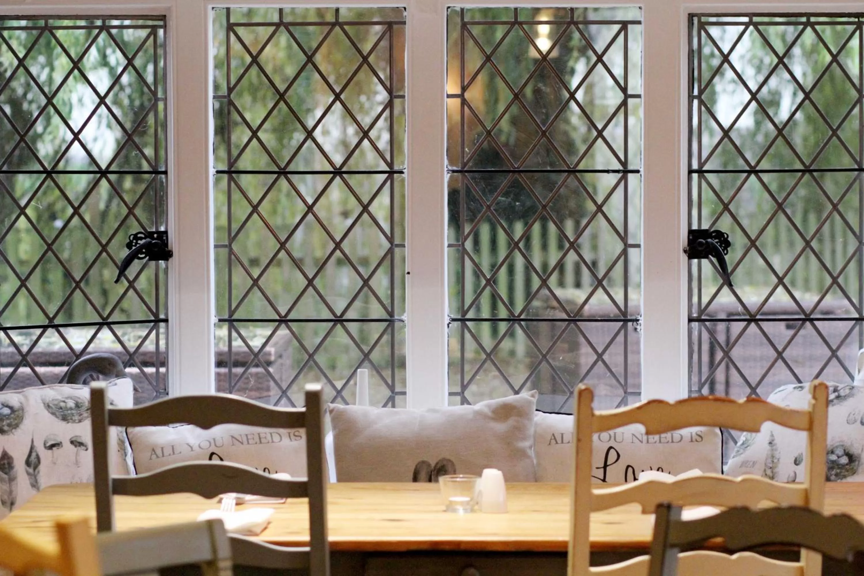 Food and drinks in The Priest House On The River