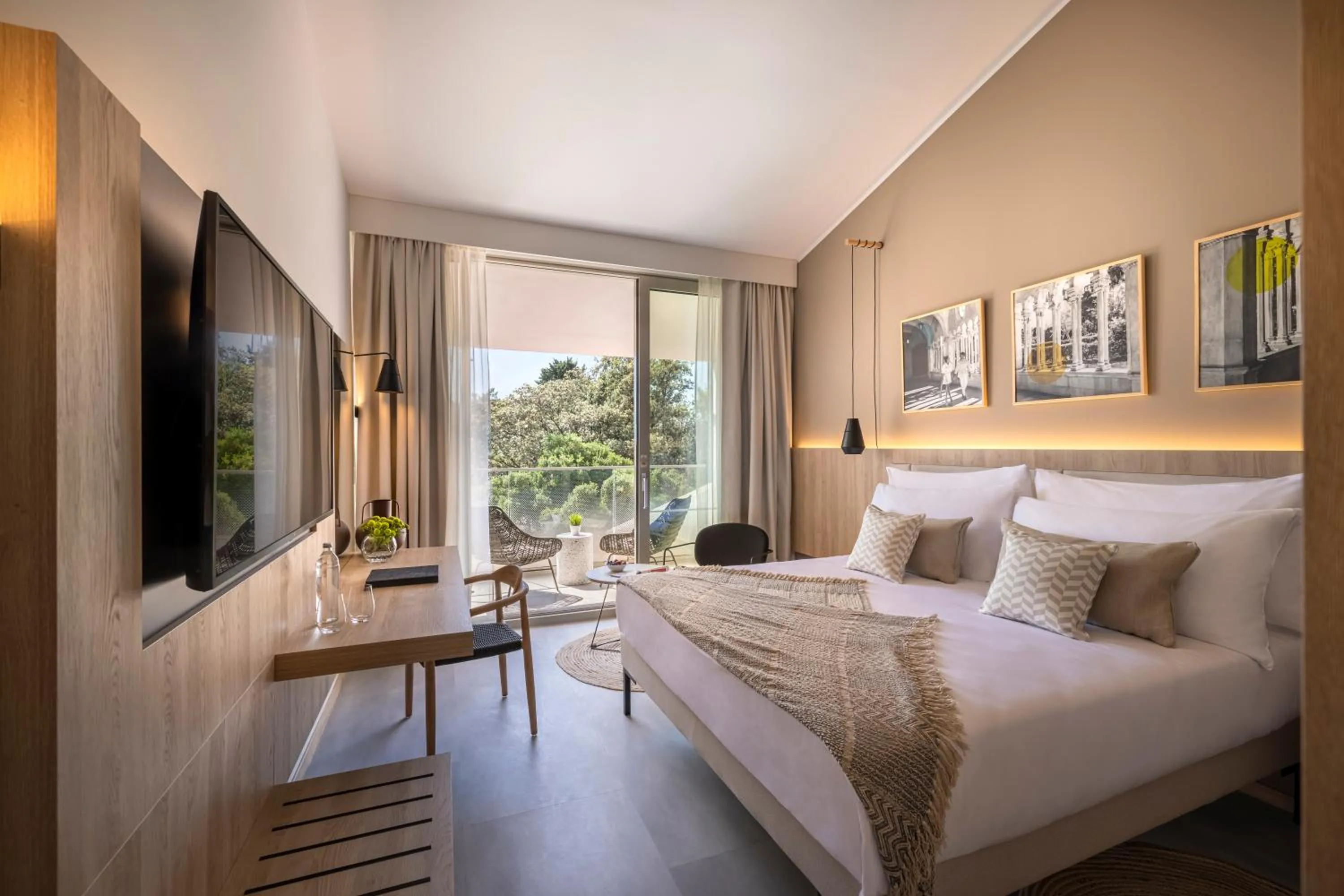 Balcony/Terrace, Bed in Valamar Tirena Hotel