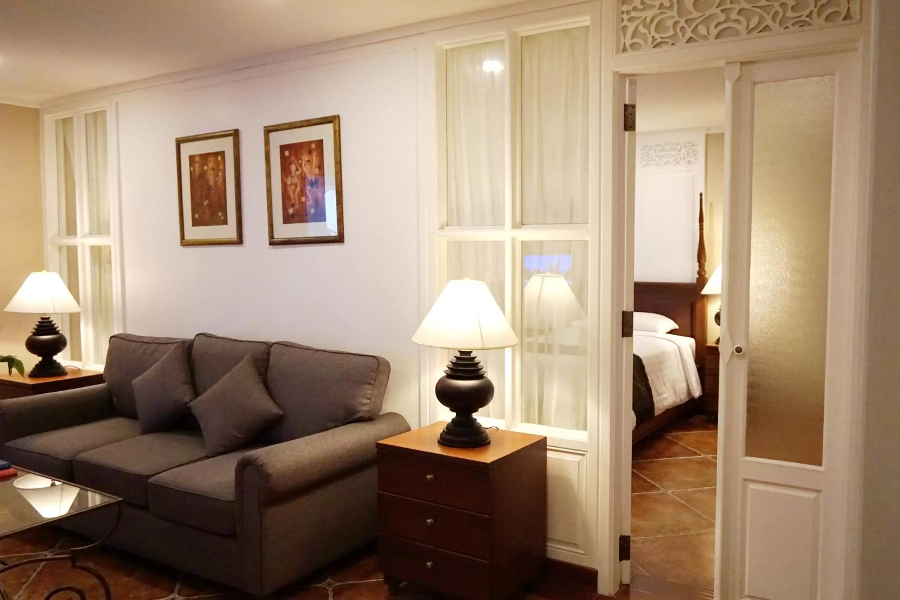 Living room, Bed in Viangbua Mansion