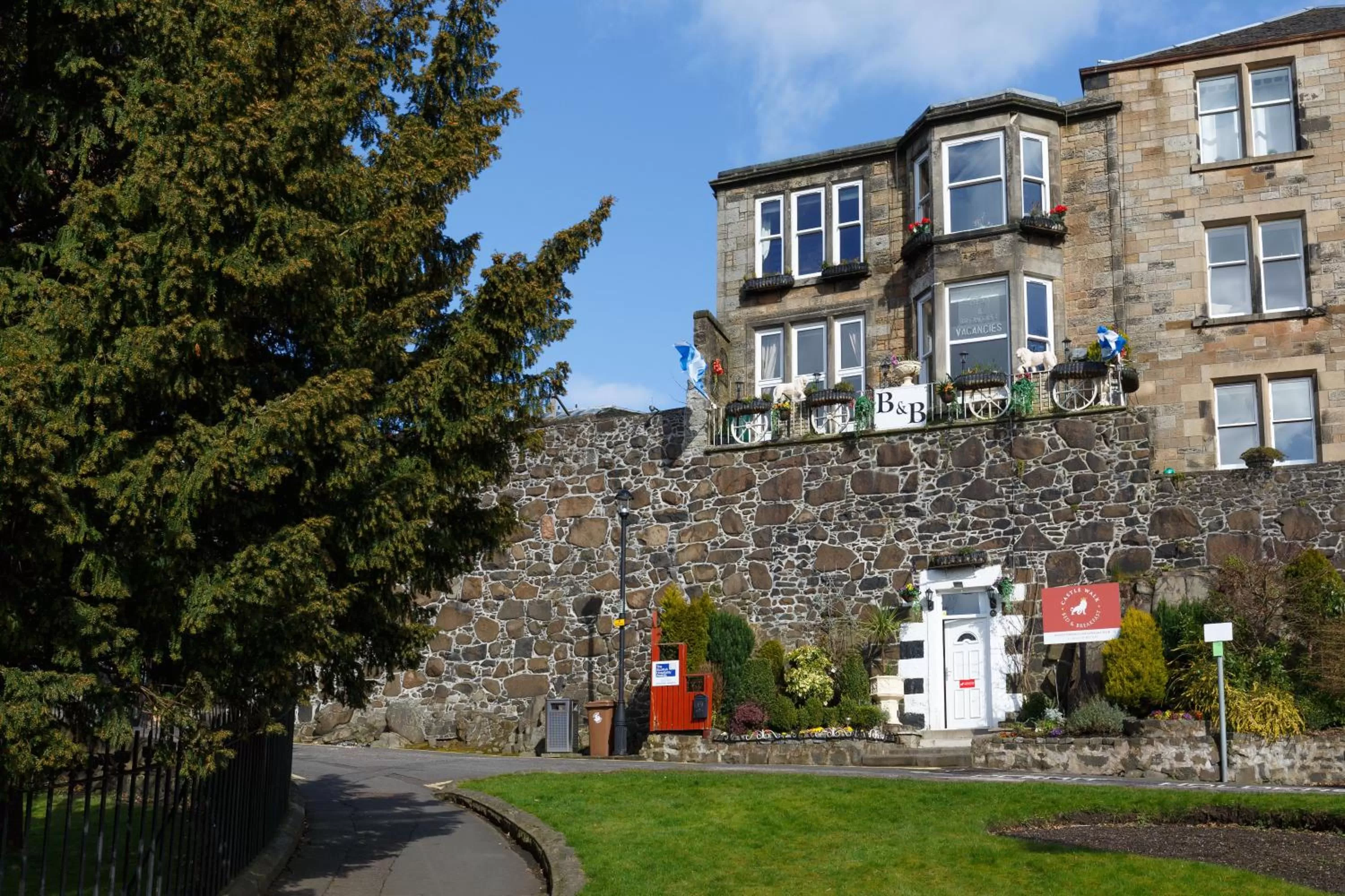 Property building in Castle Walk Bed & Breakfast