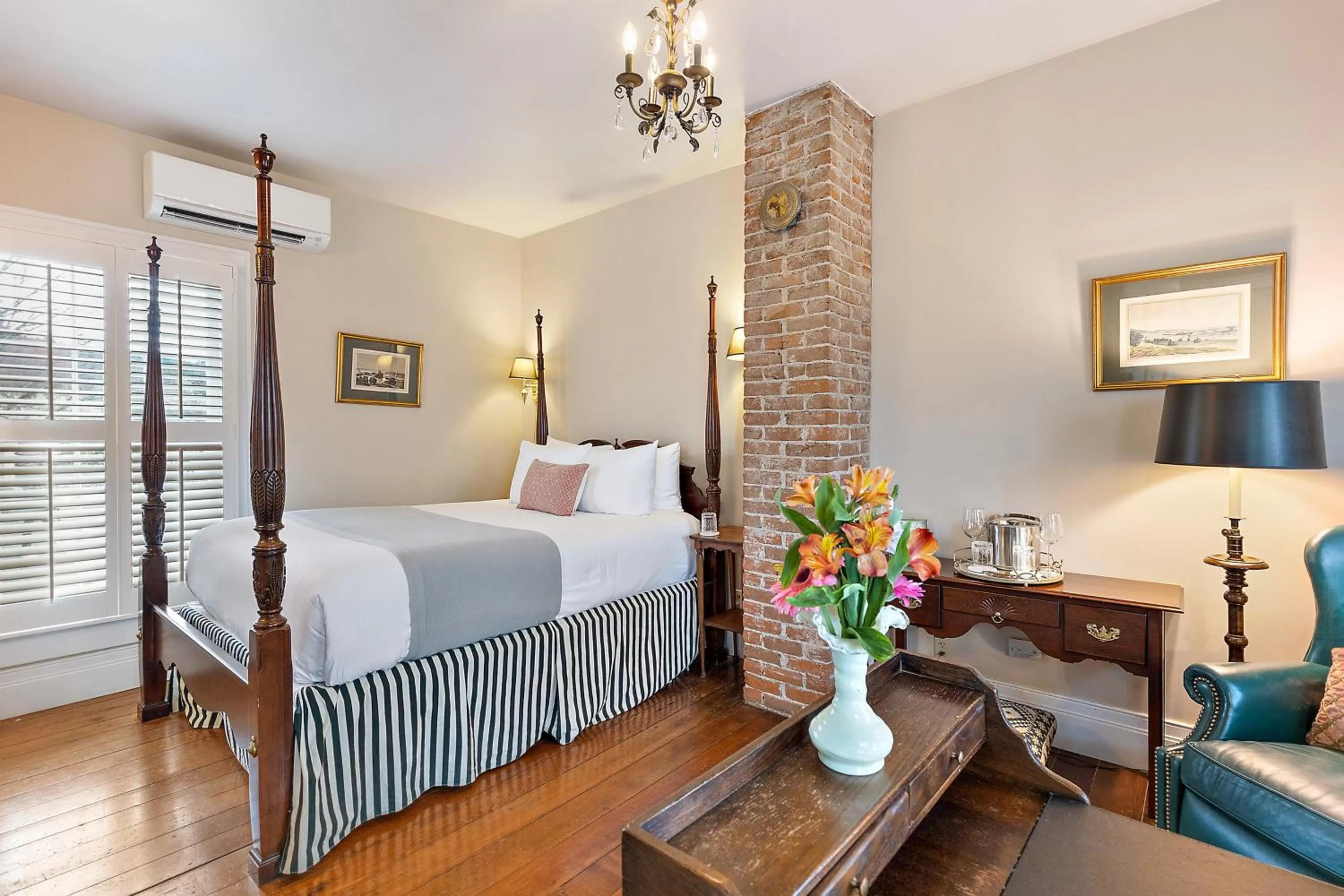 Bedroom, Bed in McCully House Inn