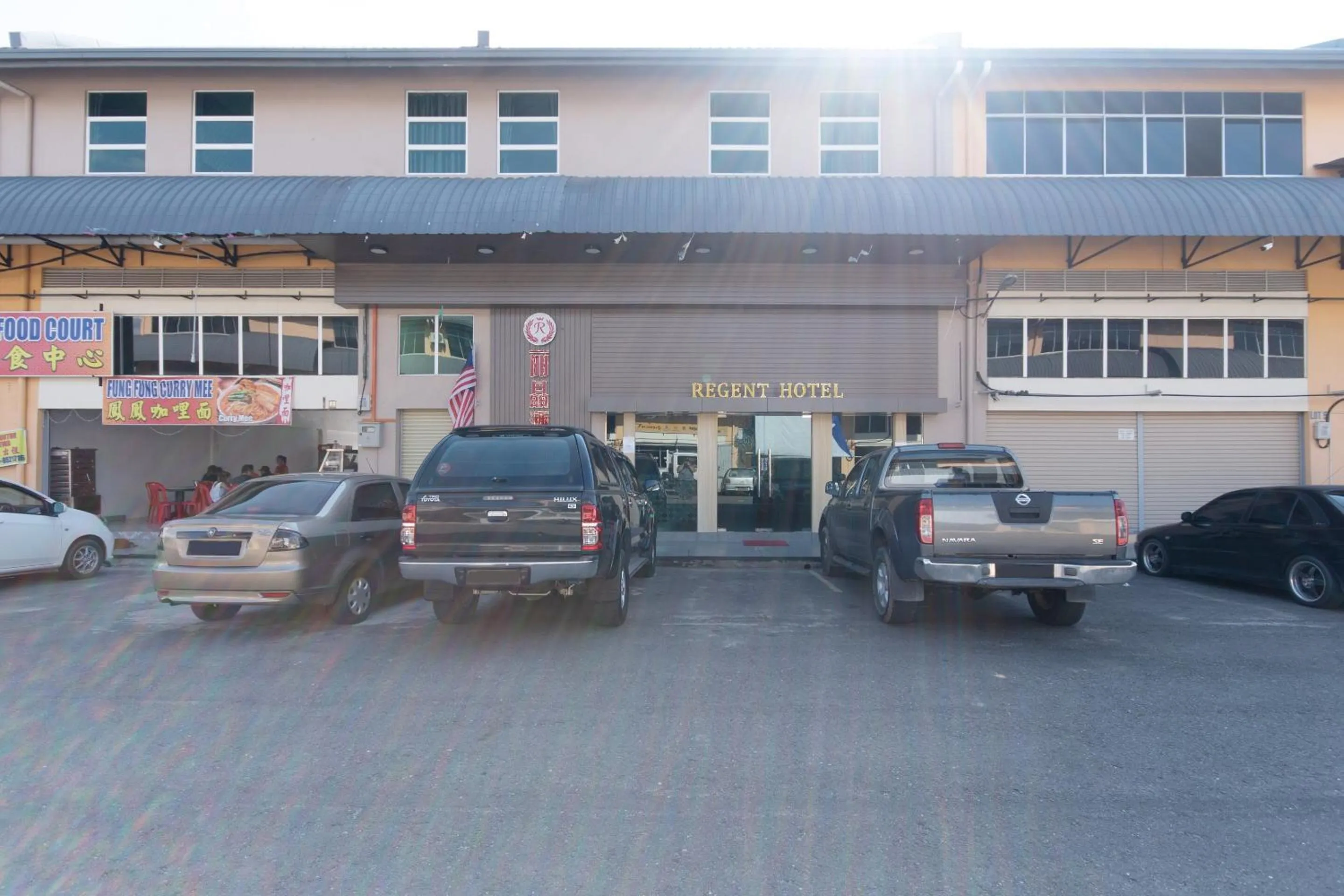 Facade/entrance, Property Building in OYO 89375 Regent Hotel