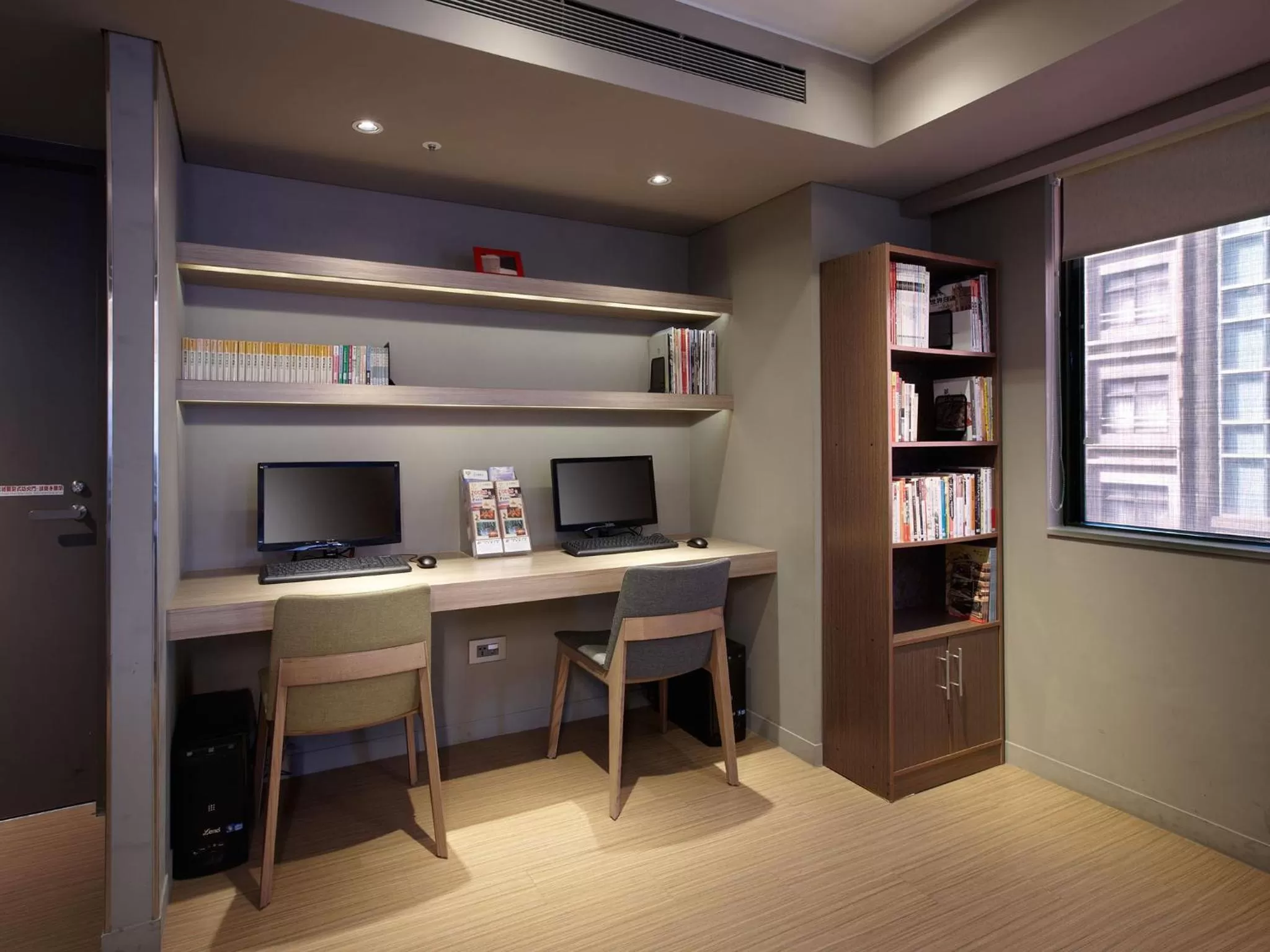 Seating area in Royal Inn Taipei Linsen - Huashan 1914 Creative Park