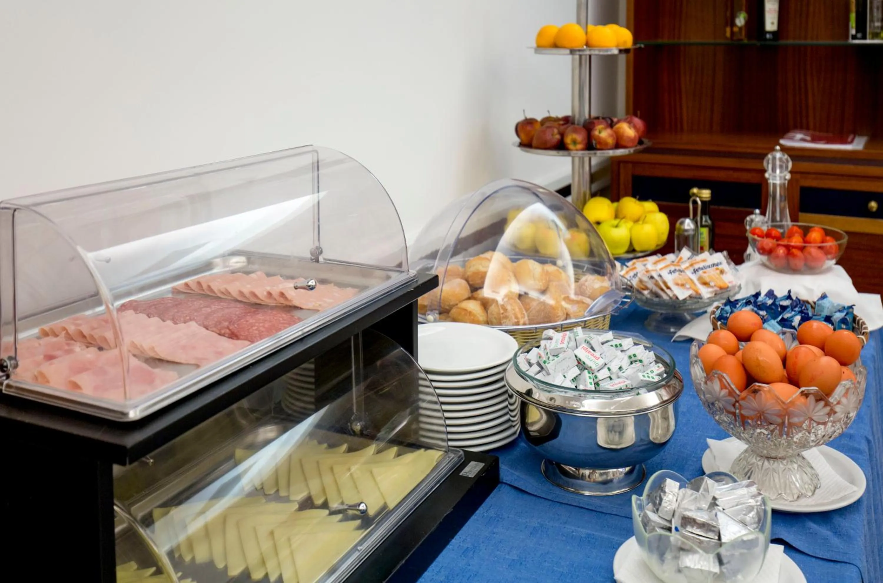 Buffet breakfast in Hotel Il Faro