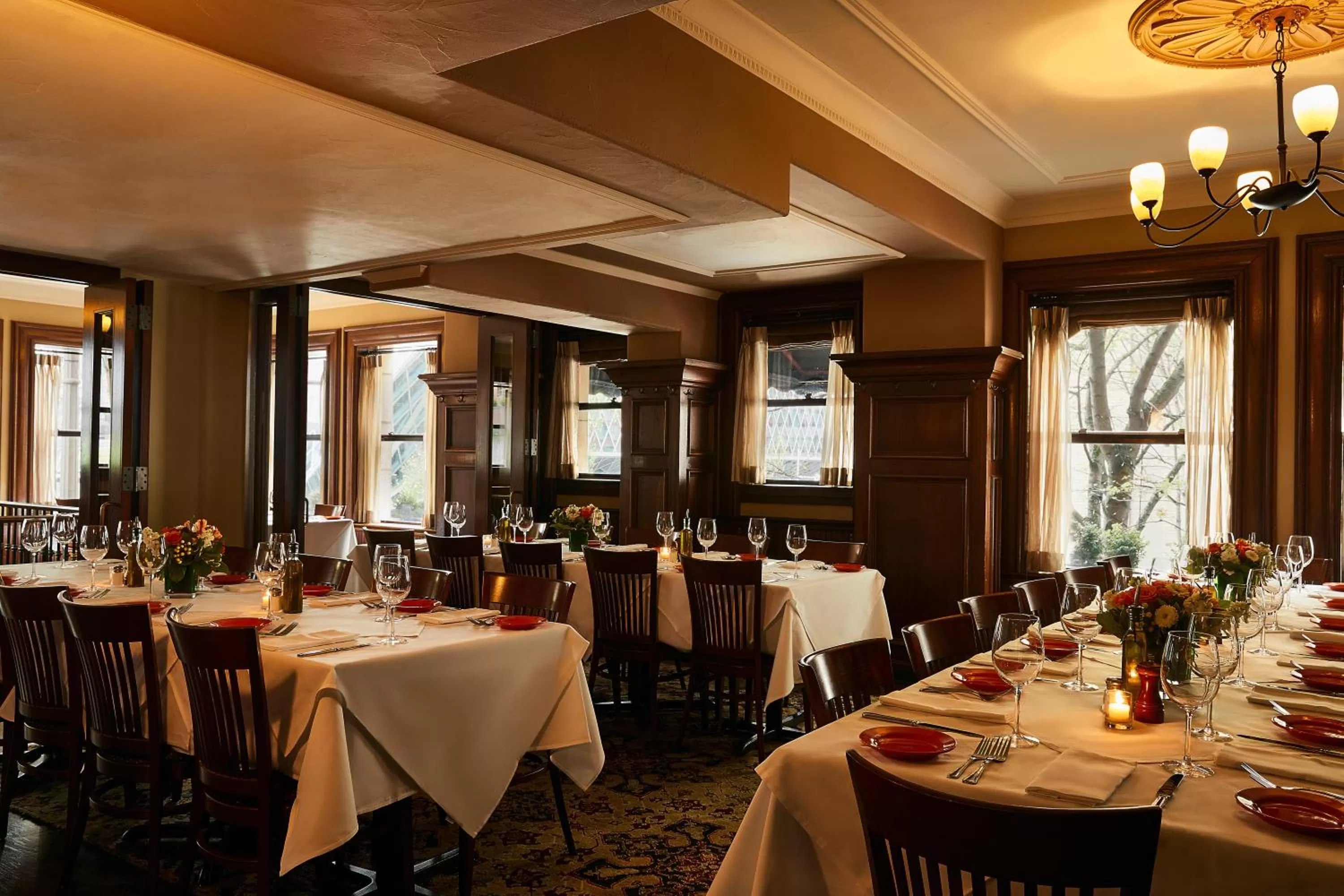 Restaurant/places to eat in Kimpton Hotel Vintage Seattle by IHG