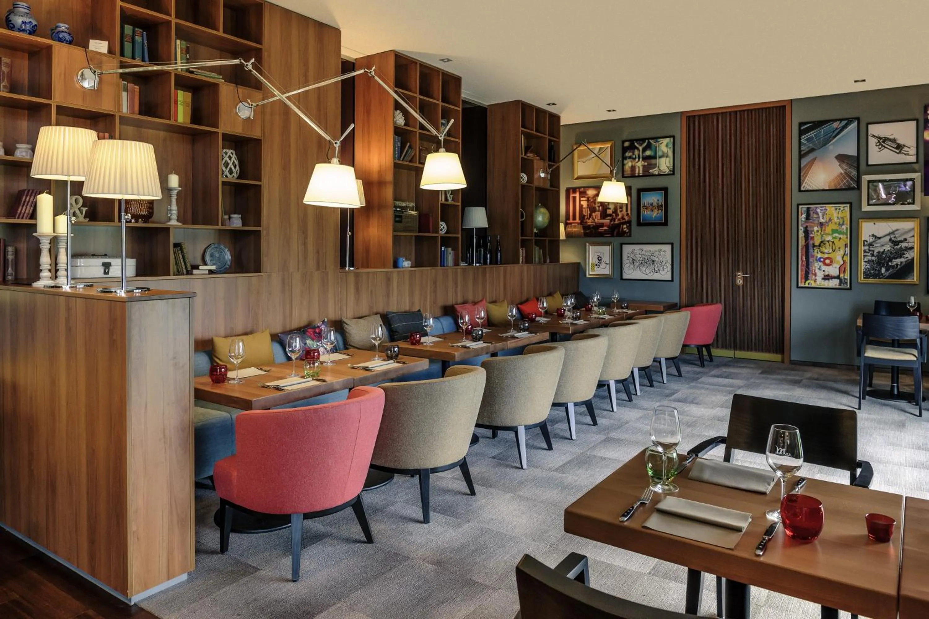 Restaurant/places to eat in Mercure Hotel Frankfurt Eschborn Helfmann-Park