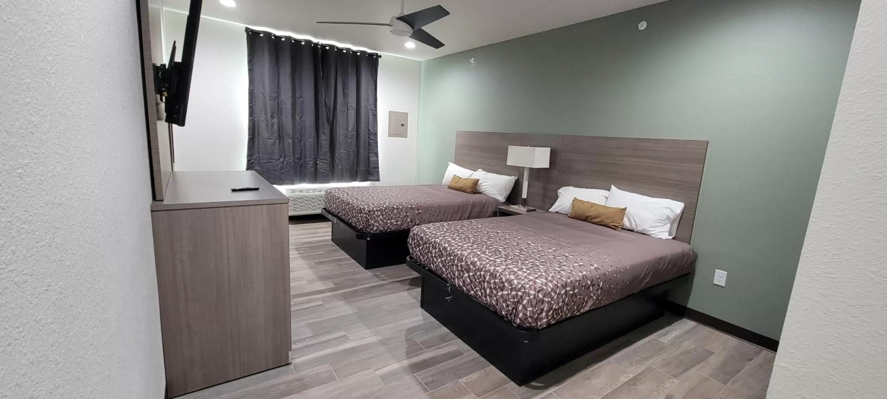 Bed in Americas Best Value Inn San Antonio Downtown Riverwalk