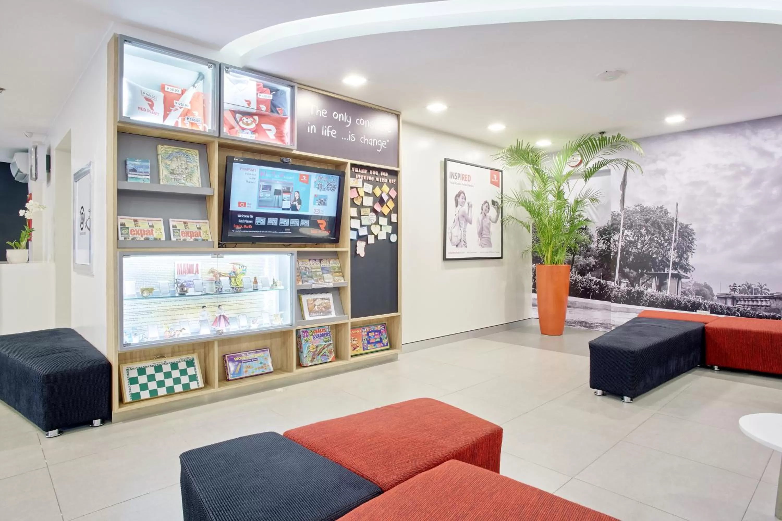 Lobby or reception in Red Planet Manila Malate Mabini