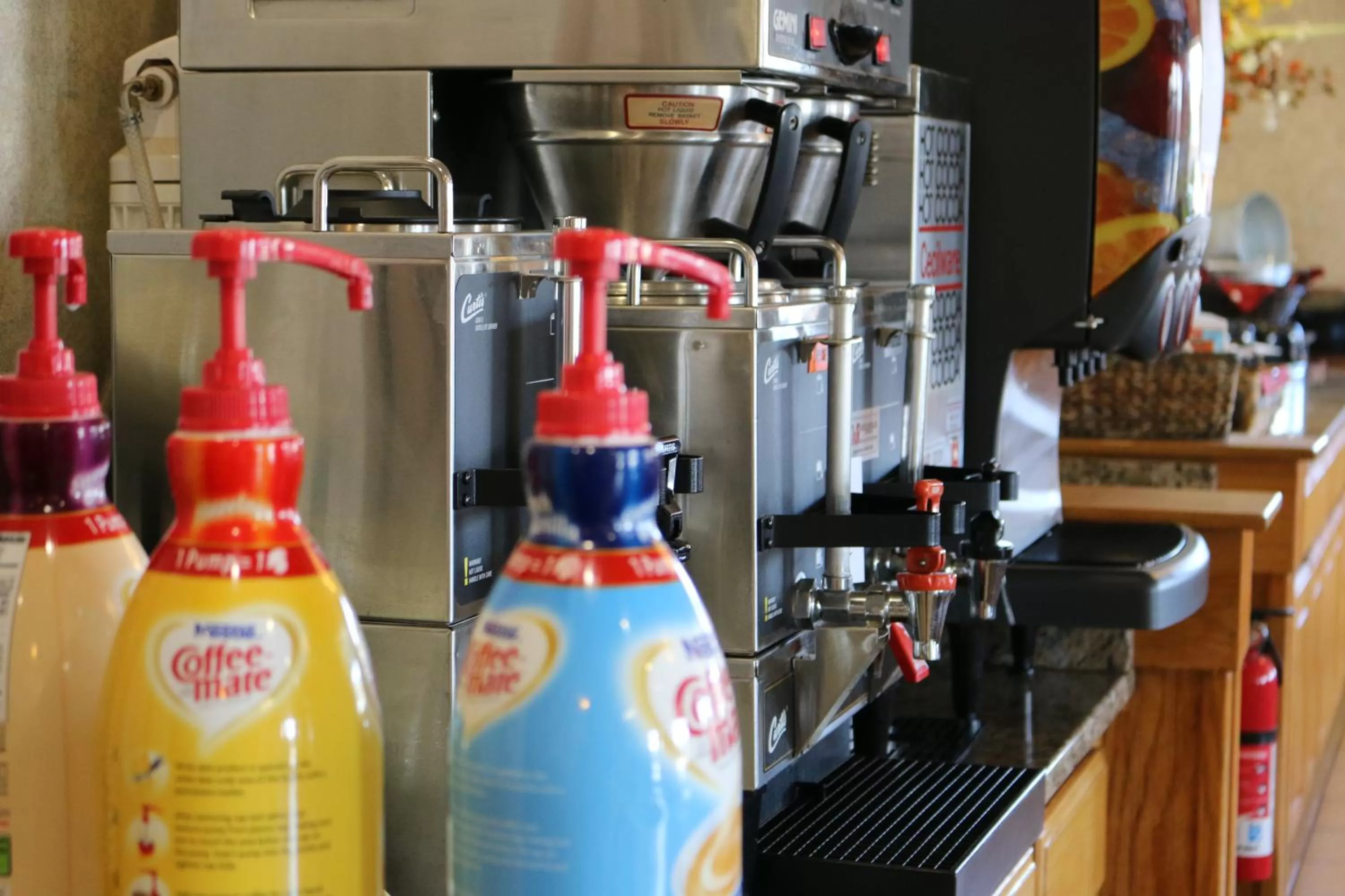 Restaurant/places to eat in Gray Wolf Inn & Suites