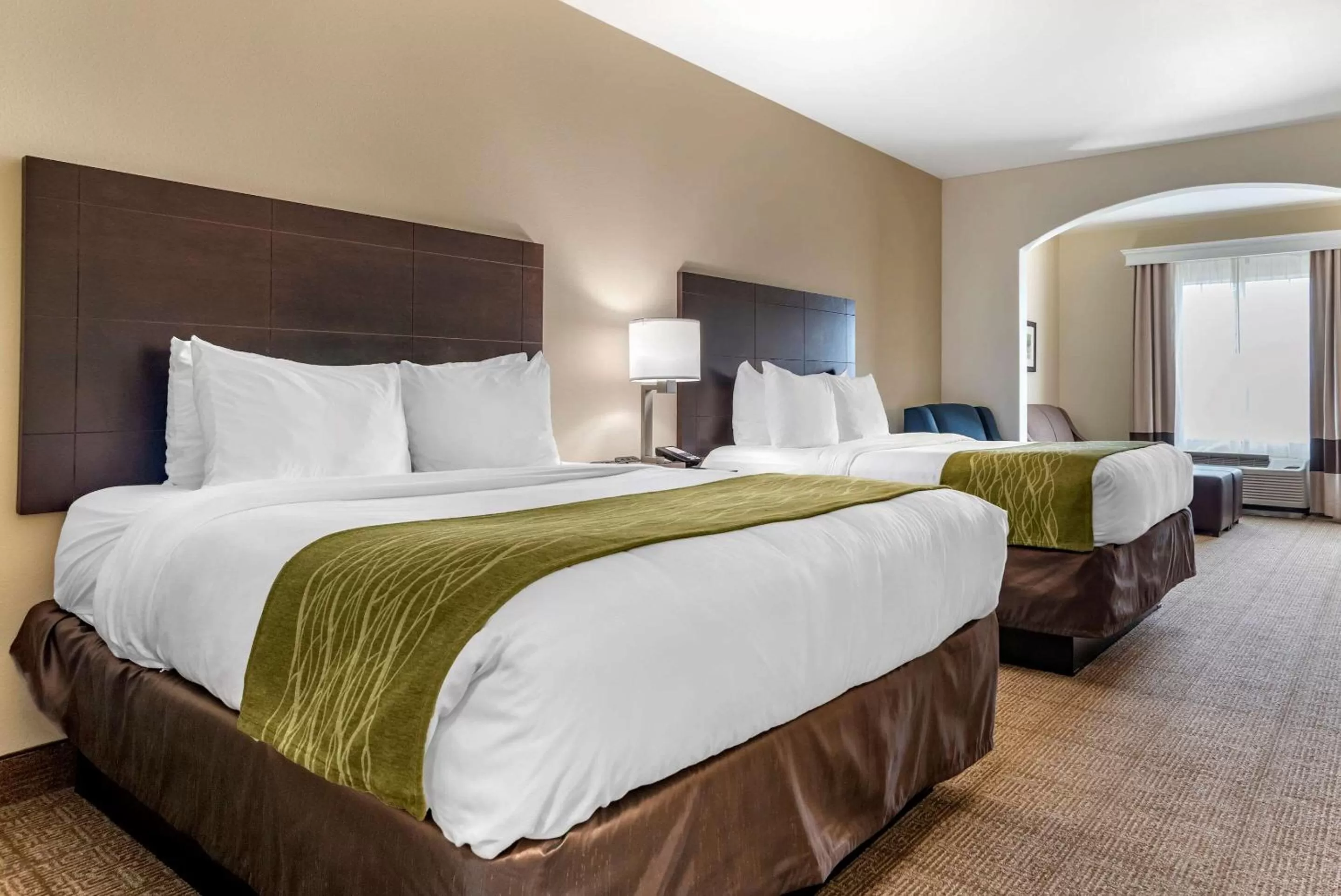 Photo of the whole room, Bed in Comfort Inn & Suites Scott-West Lafayette