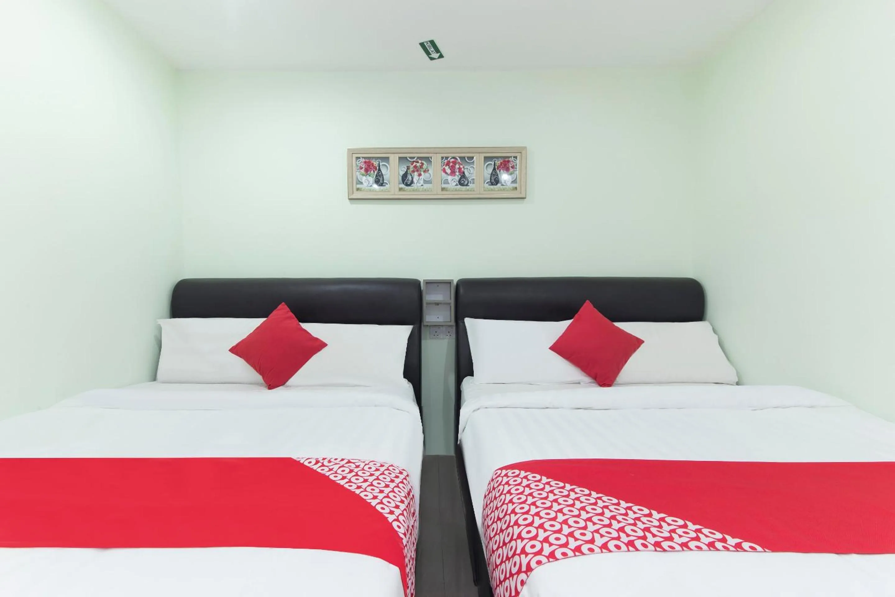 Bedroom, Bed in OYO 444 KL Empire Hotel