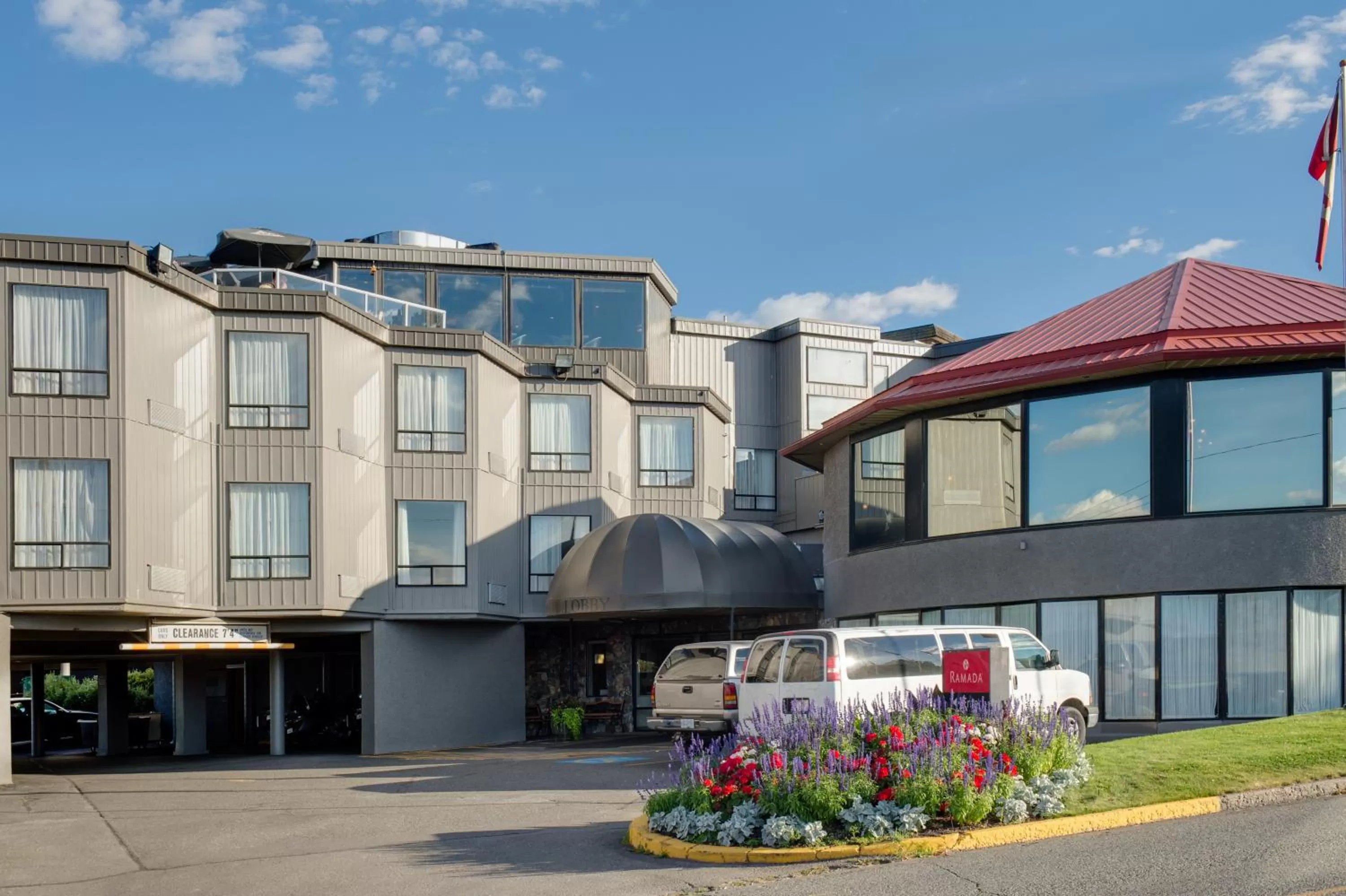 Facade/entrance in Ramada by Wyndham Kamloops