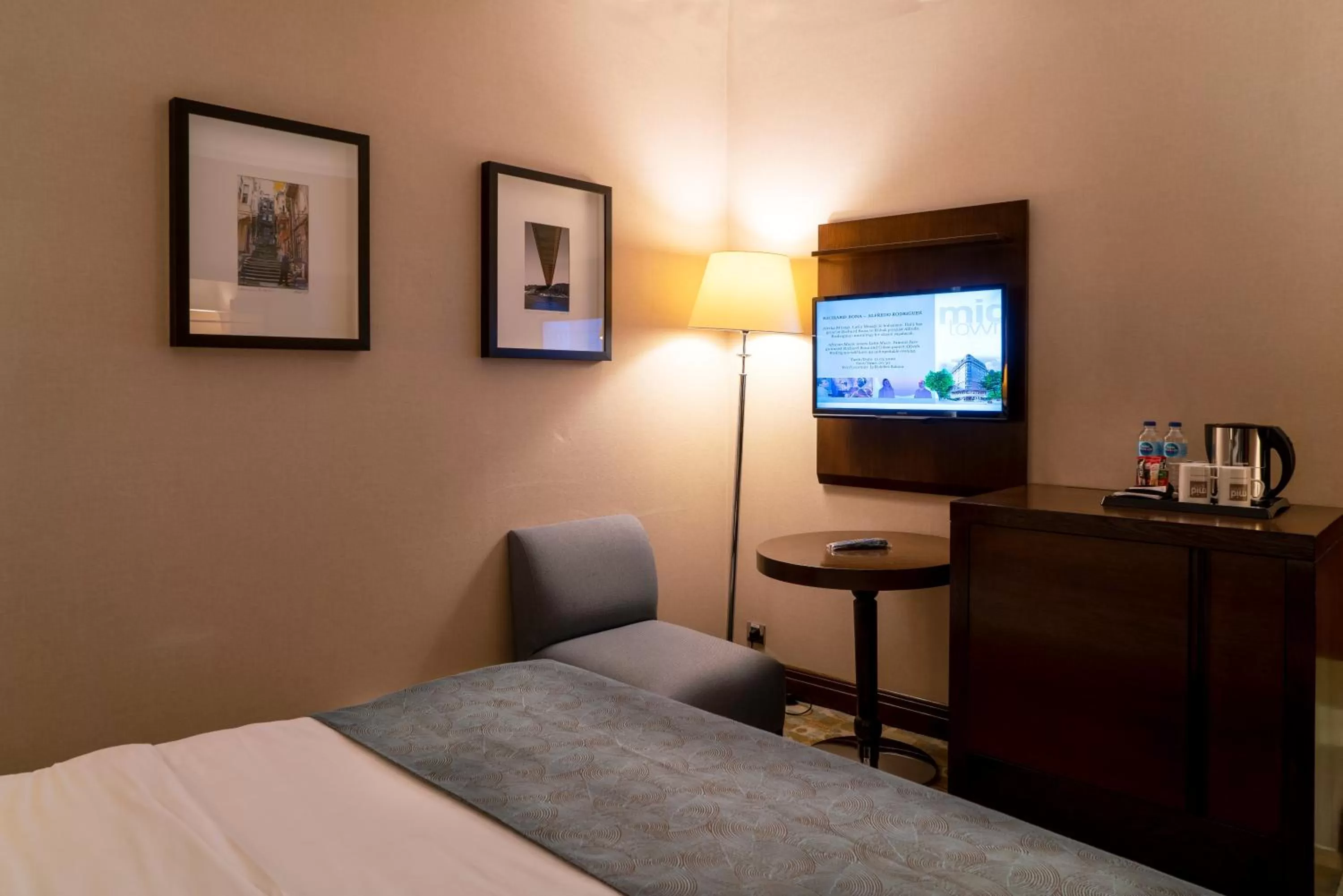 TV and multimedia, Bed in Midtown Hotel