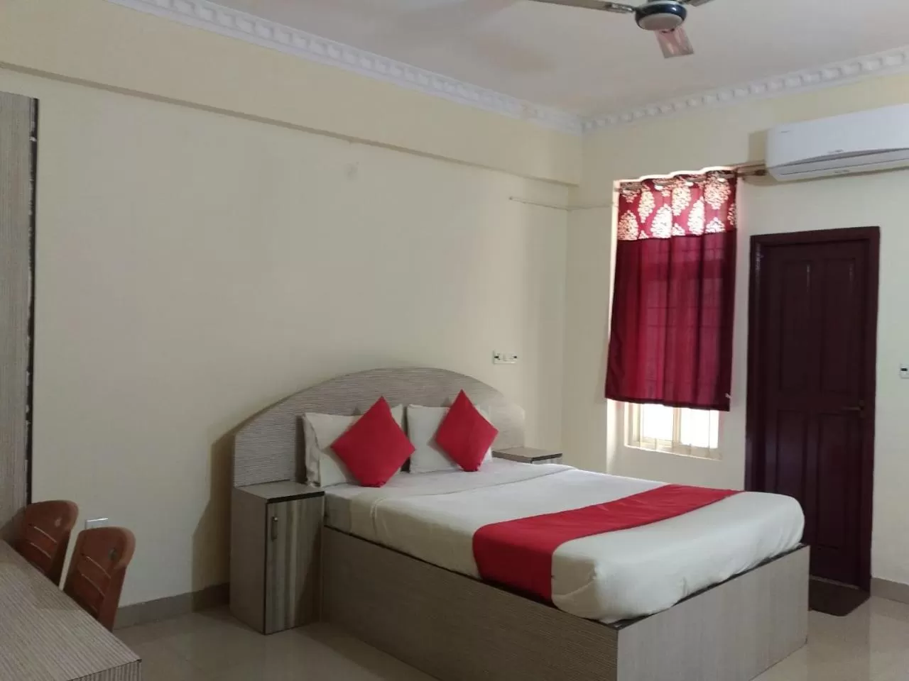 Bedroom in Srinivasa Residency