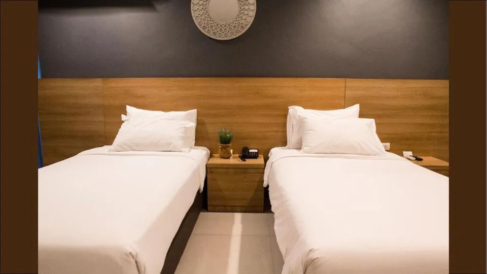 Bed in Marigold Sukhumvit - Free Shuttle to BTS Bearing Station