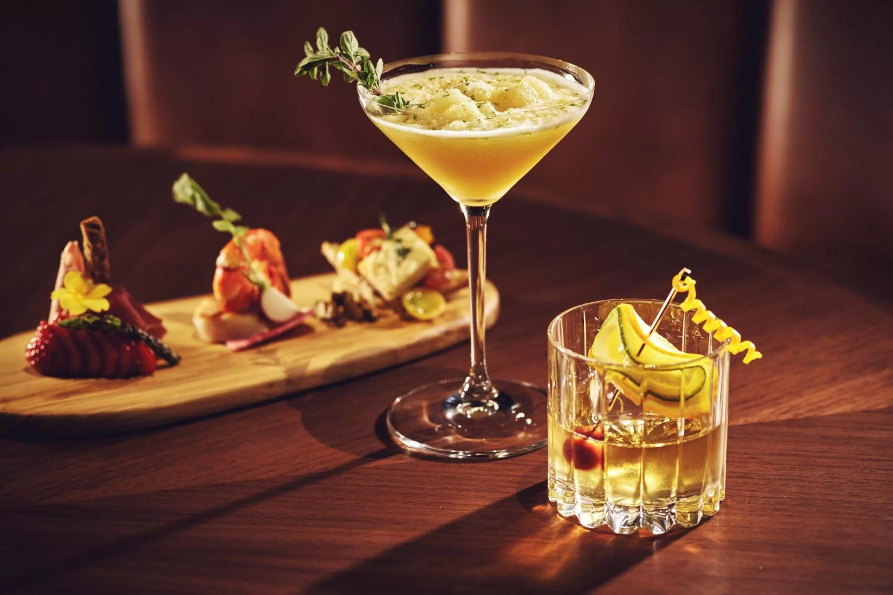 Photo of the whole room in voco Osaka Central by IHG