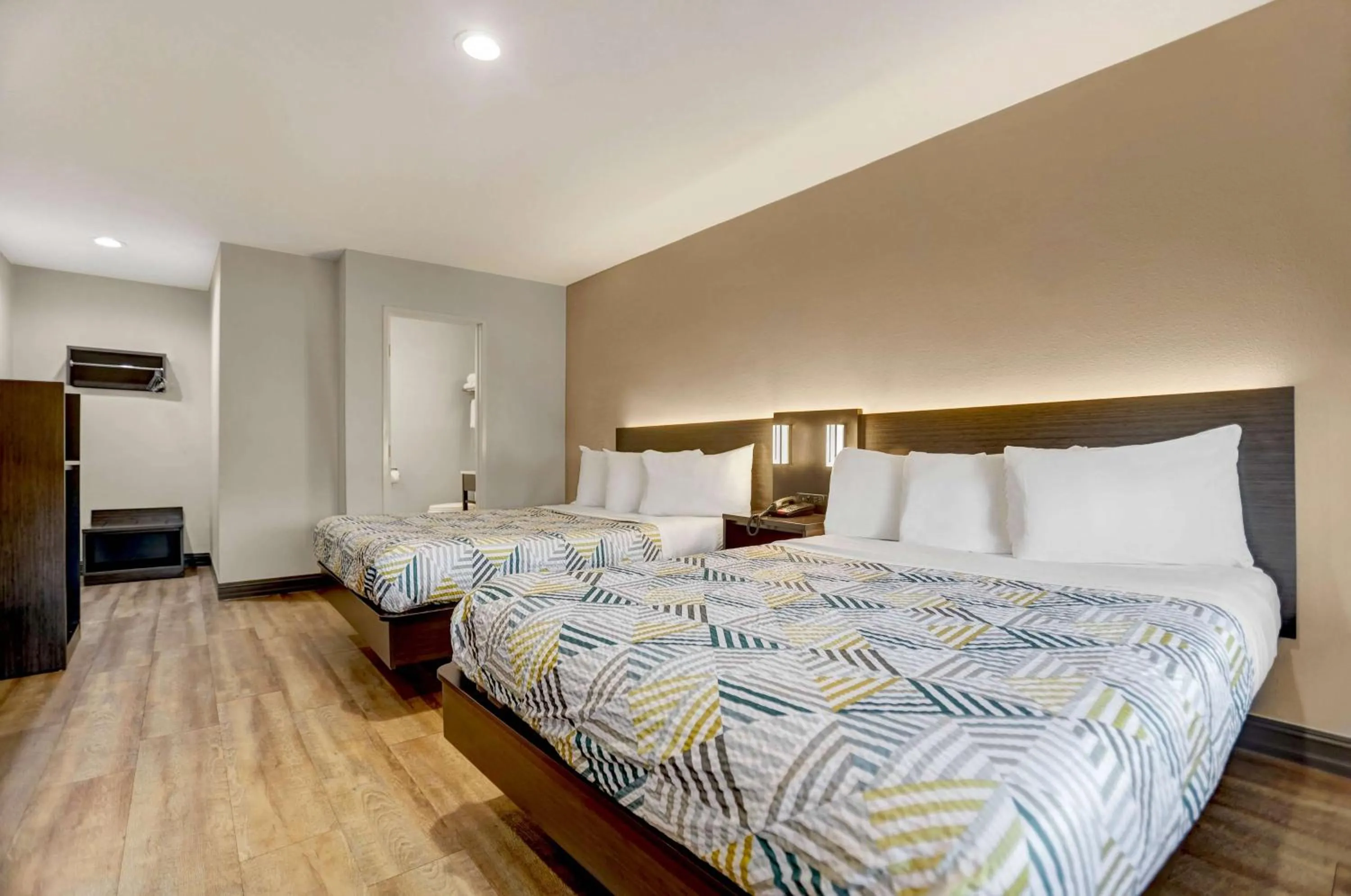 Bedroom, Bed in Motel 6 San Diego, CA Airport Harbor