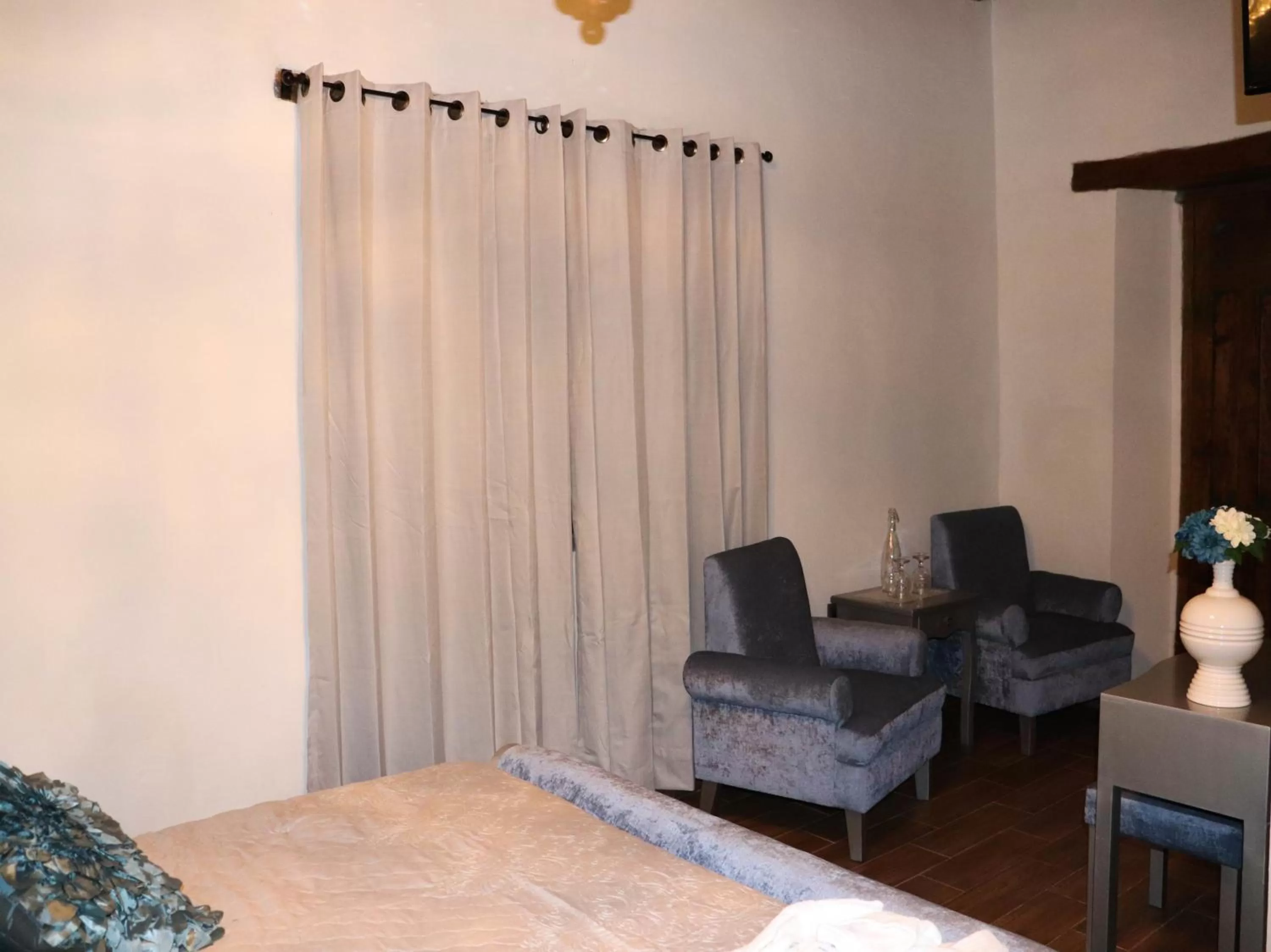 Photo of the whole room, Seating Area in Hotel Boutique Amorini