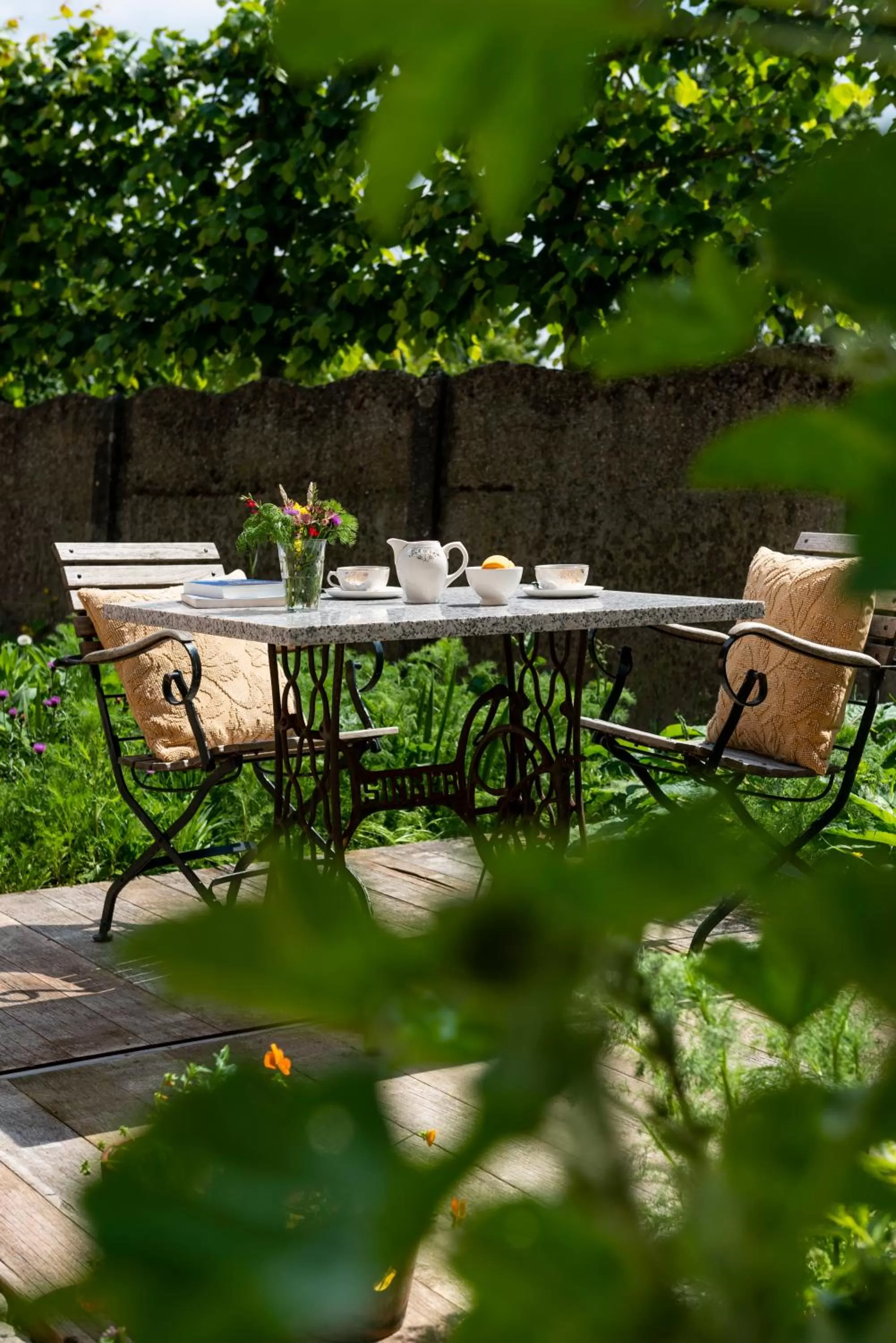 Garden in B&B Art.14