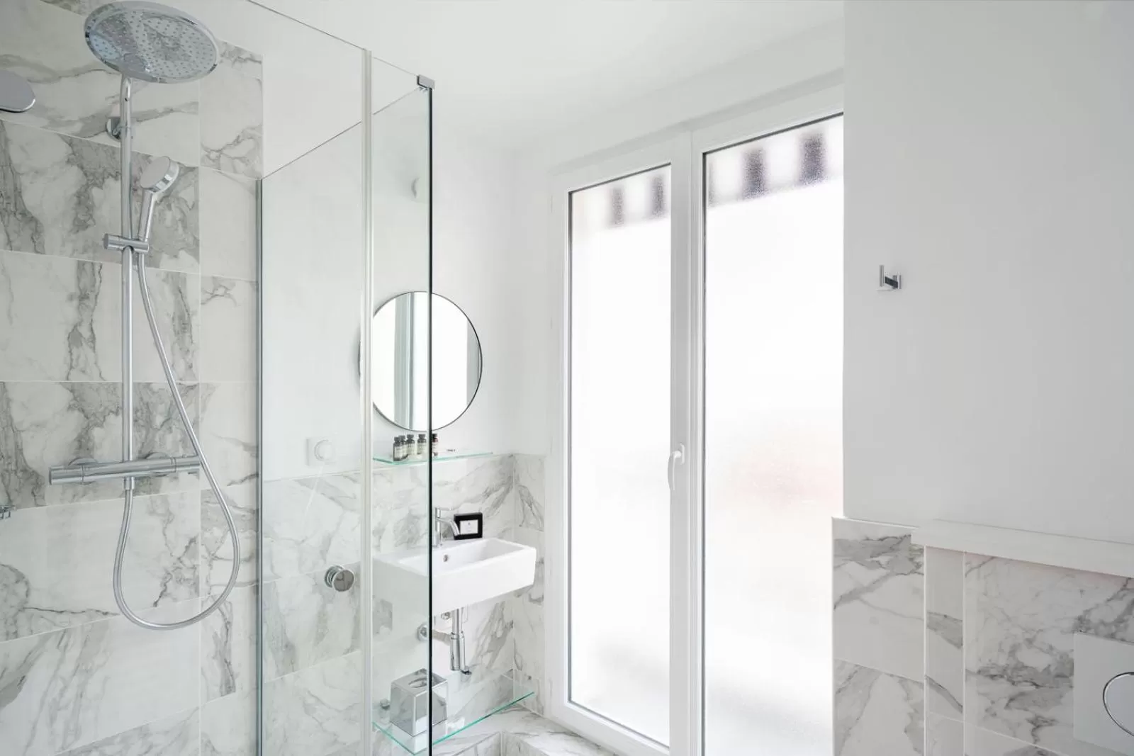 Shower in Hôtel 31 - Paris Tour Eiffel