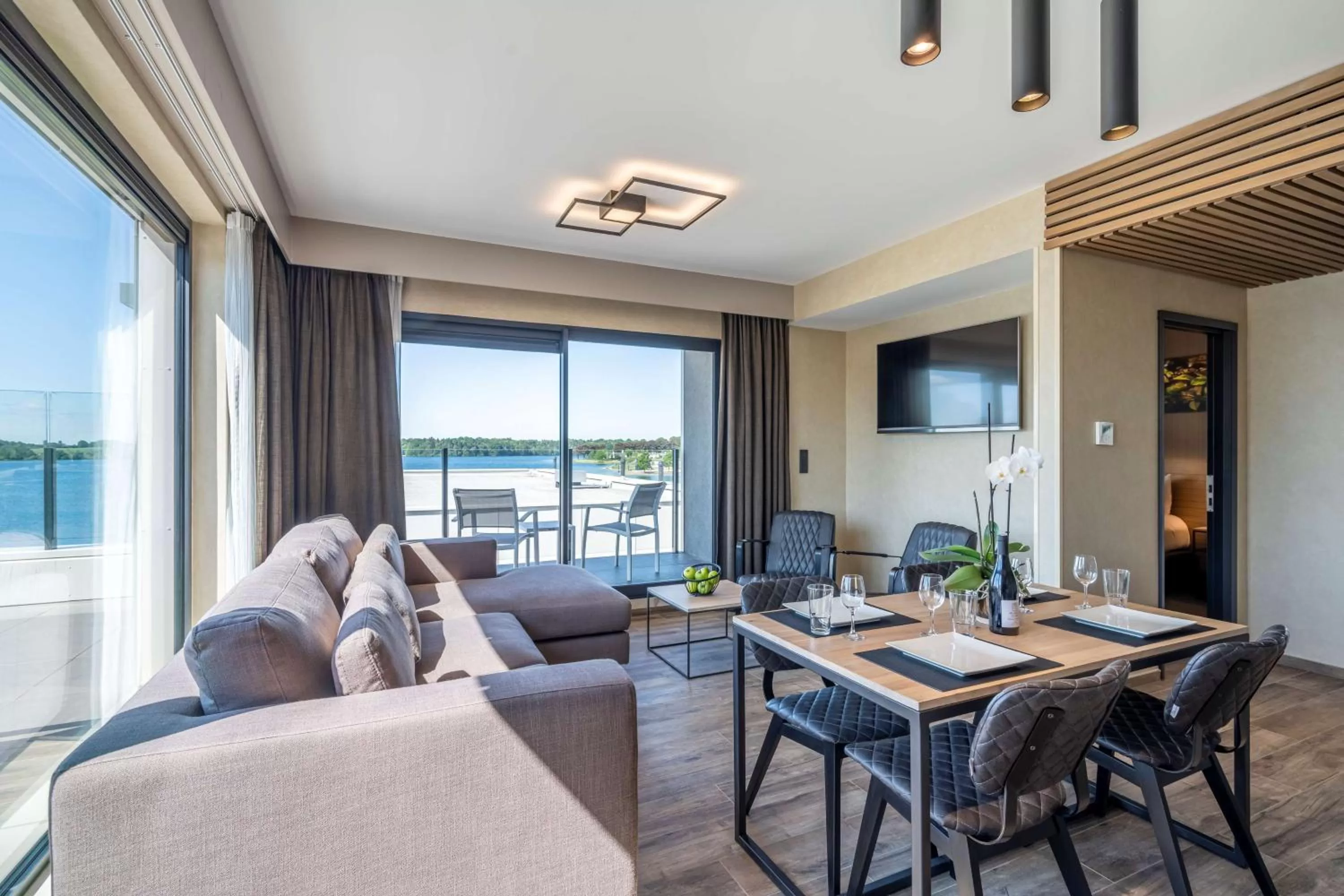 Photo of the whole room in Golden Lakes Hotel